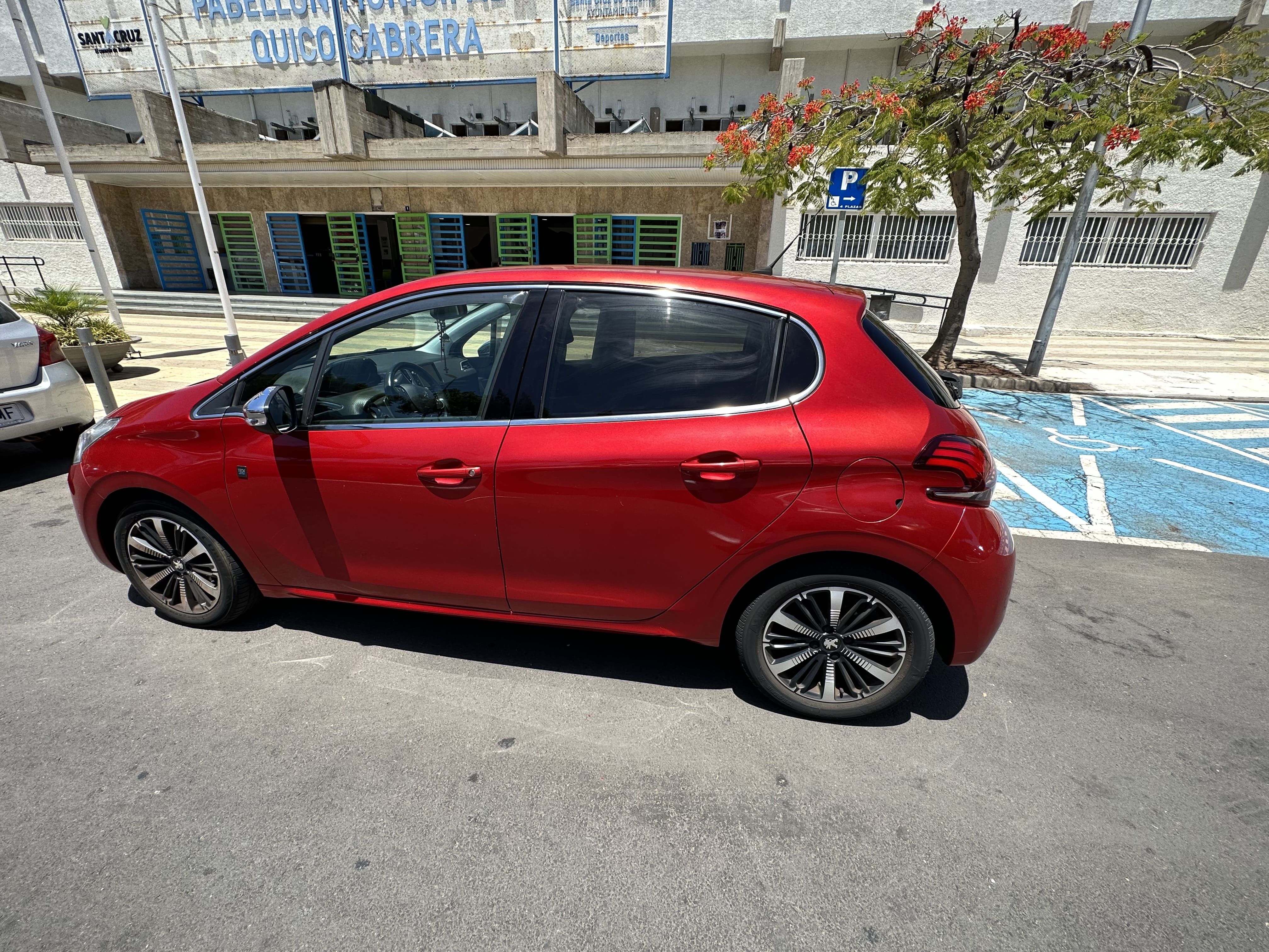 Peugeot 208 con Aire acondicionado