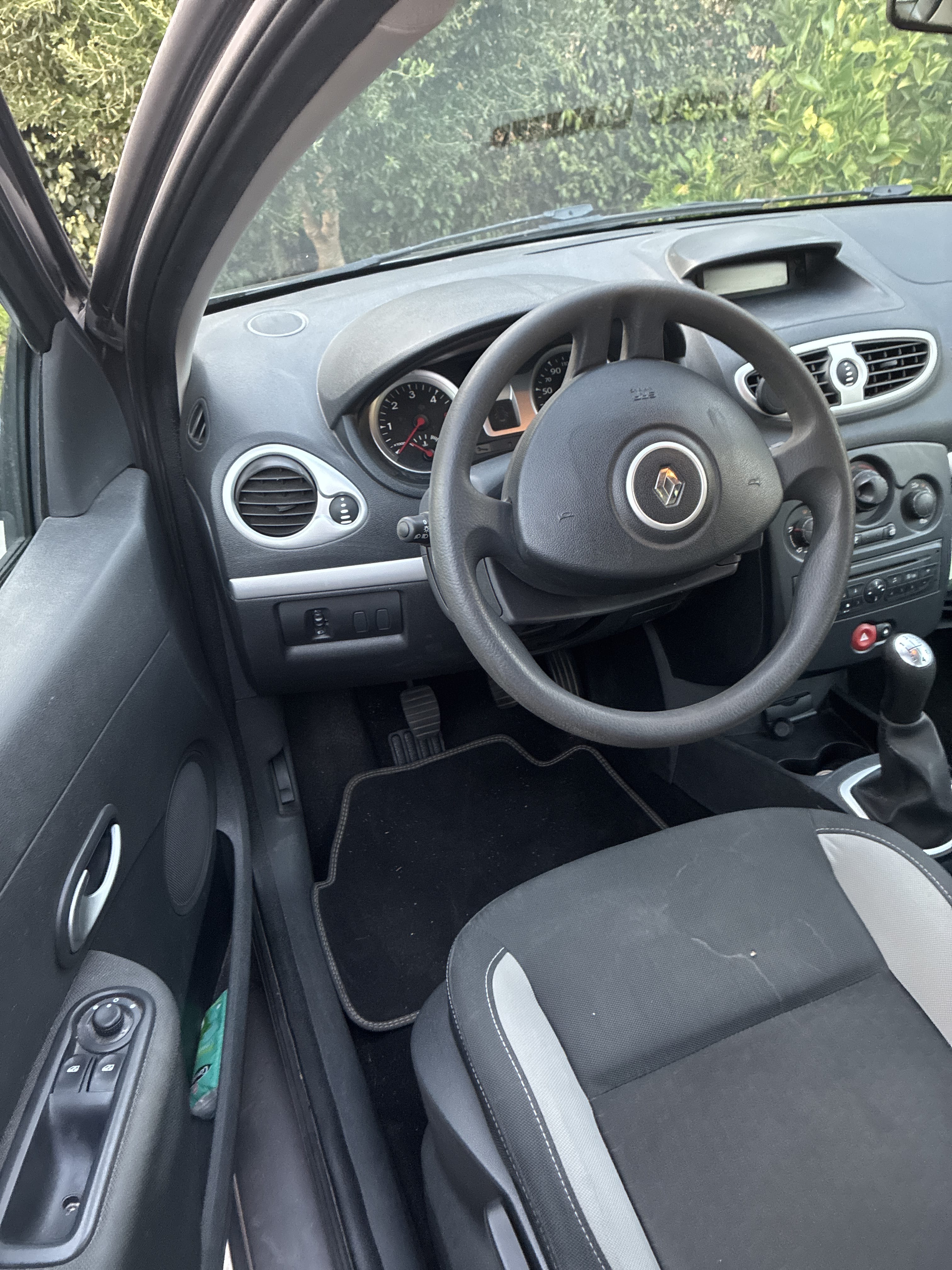 Renault Clio avec Siège bébé