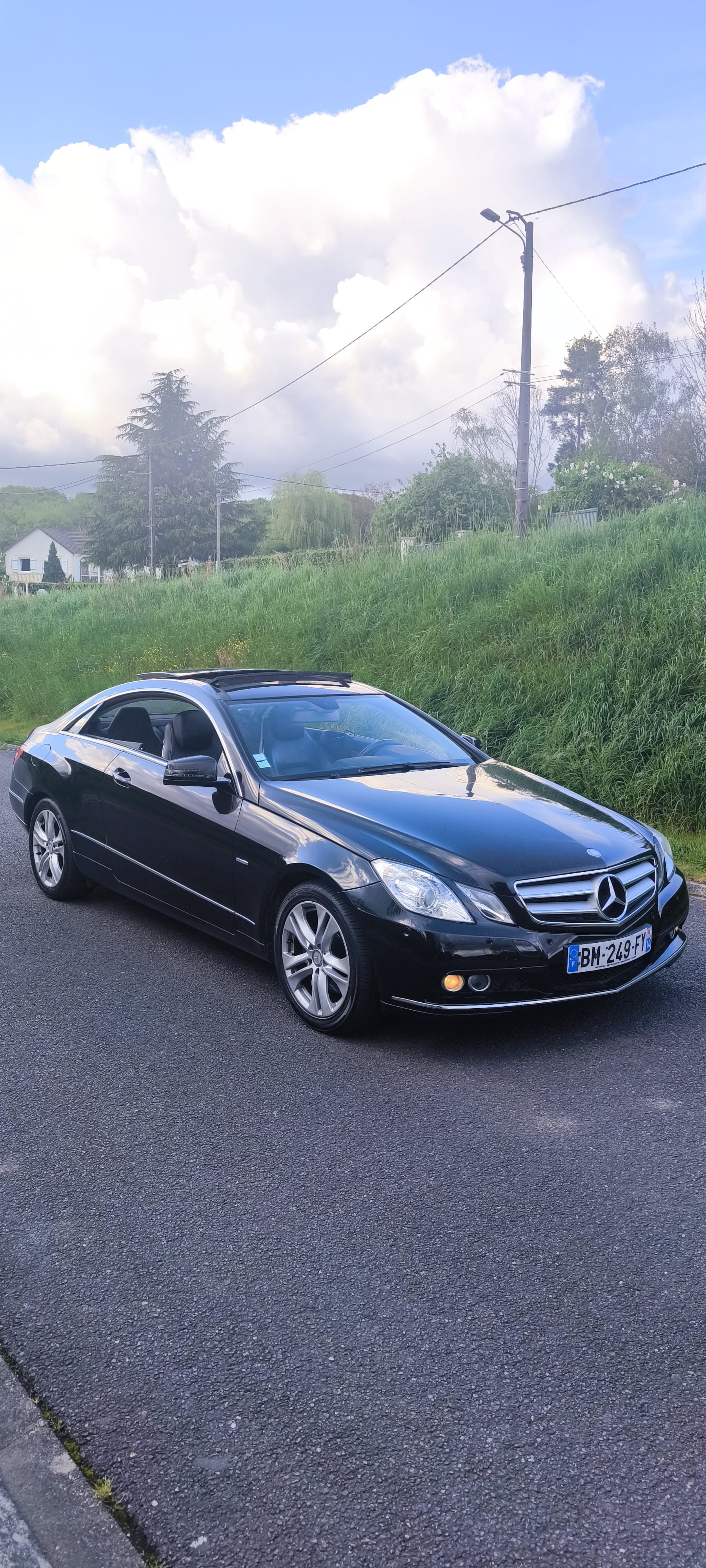 Mercedes-Benz Classe E Coupé avec Coffre de toit