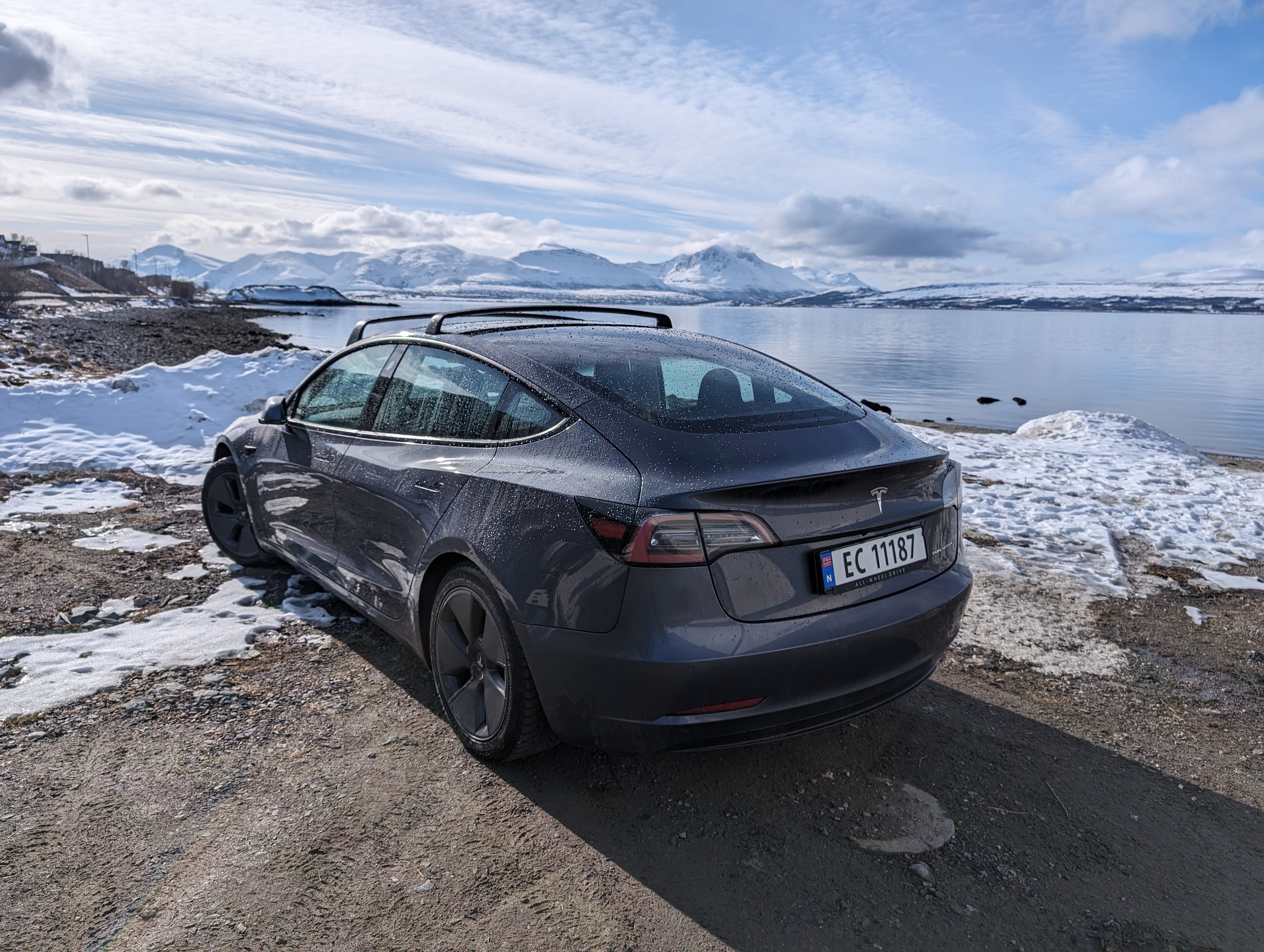 Tesla Model 3 Long Range Lovely 4WD with long range. A comfortable ride! with GPS
