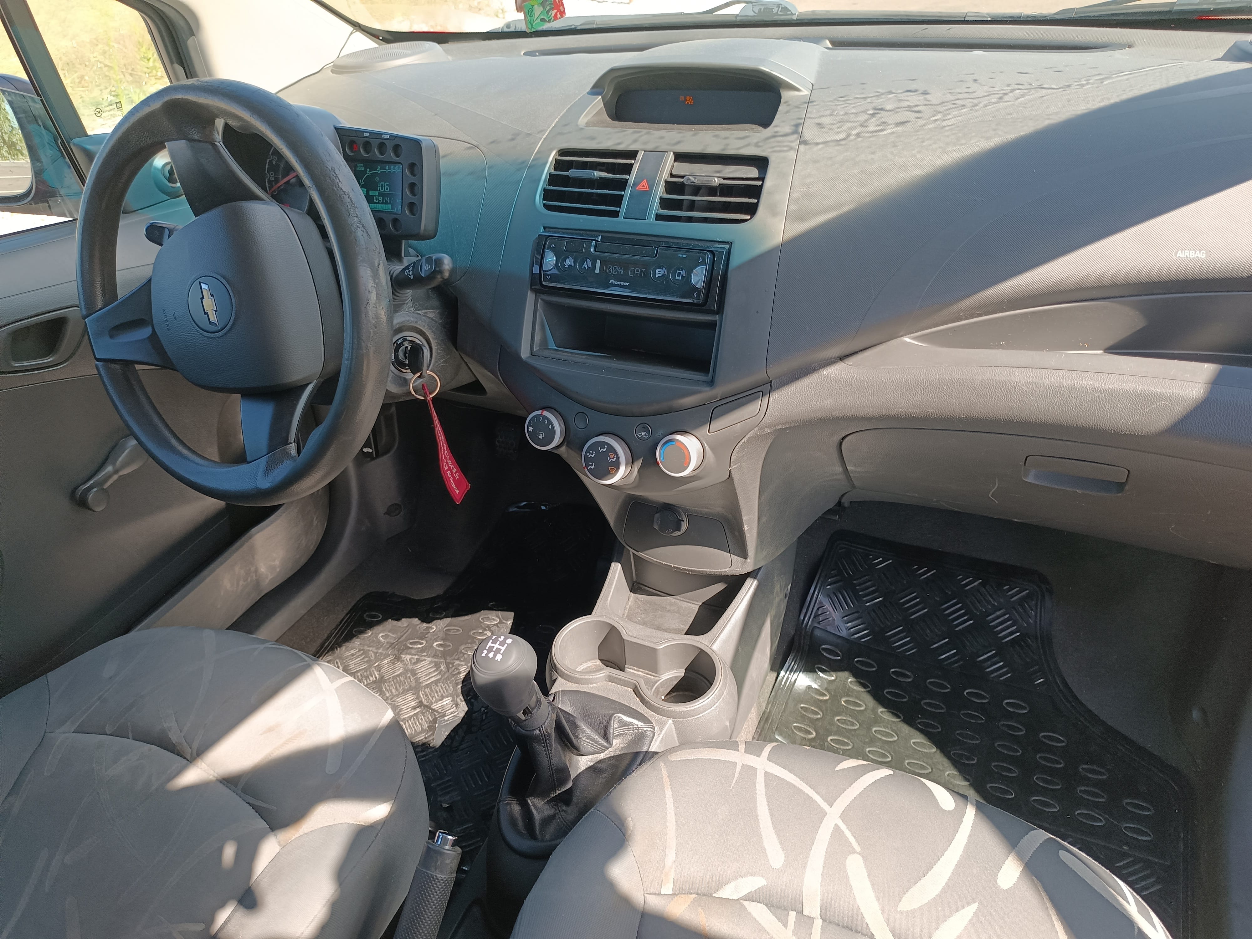 Chevrolet Spark avec Autoradio