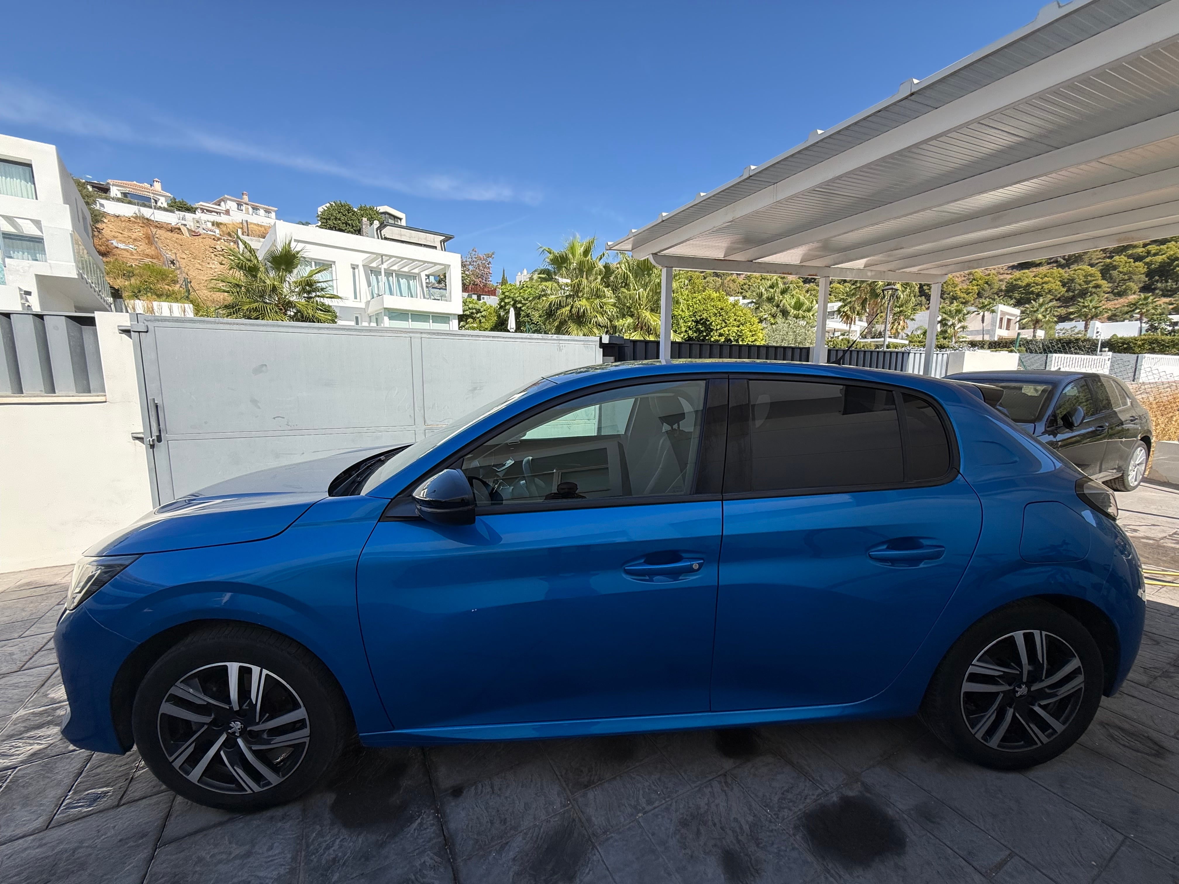 Peugeot 208 con Aire acondicionado