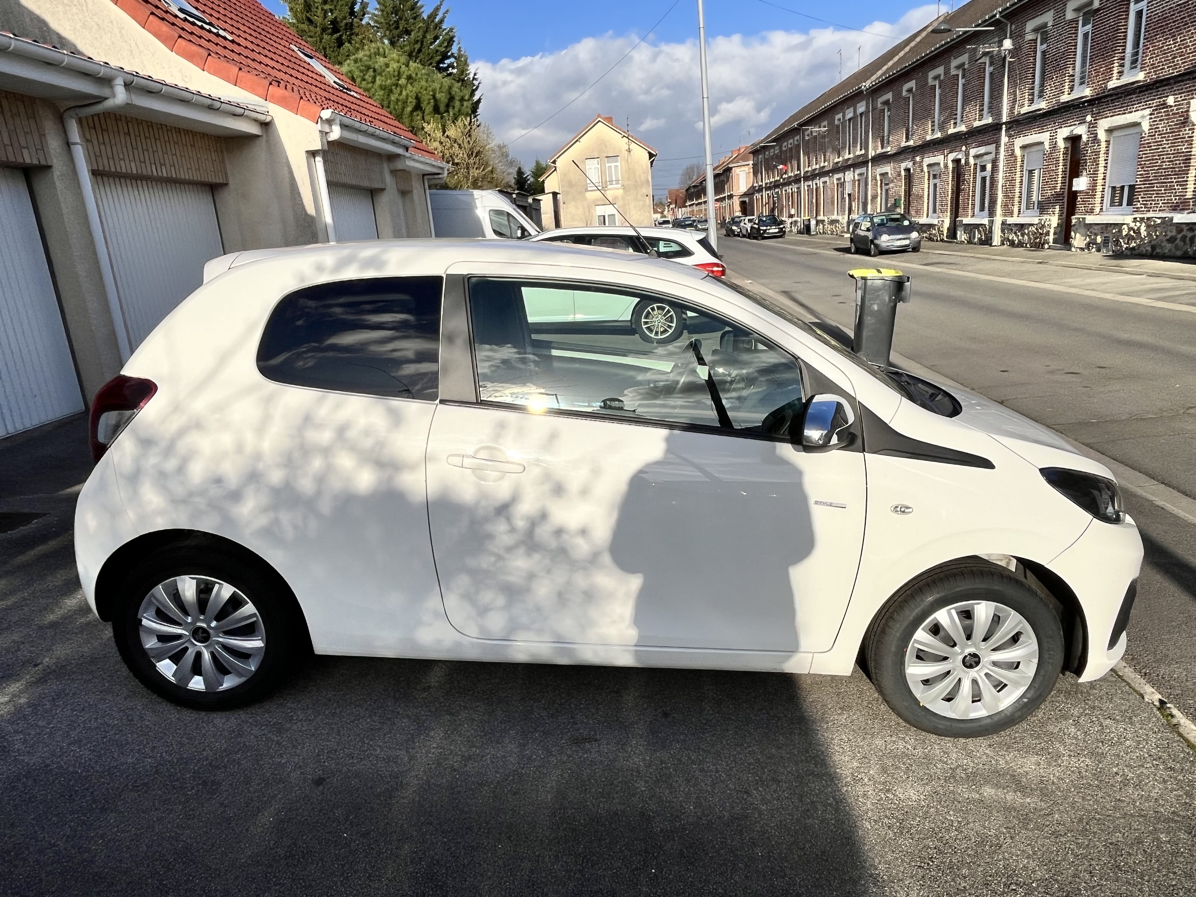 Peugeot 108 1.0 ess avec Climatisation