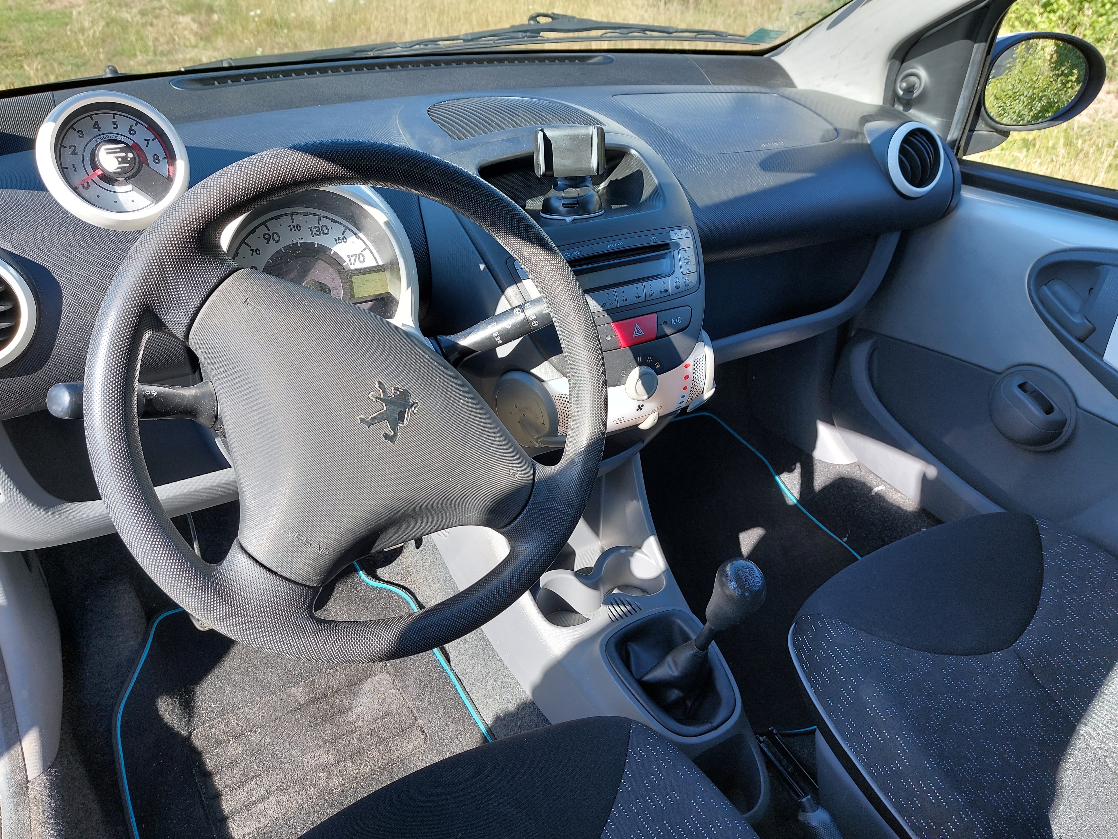 Peugeot 107 avec Entrée audio / iPod