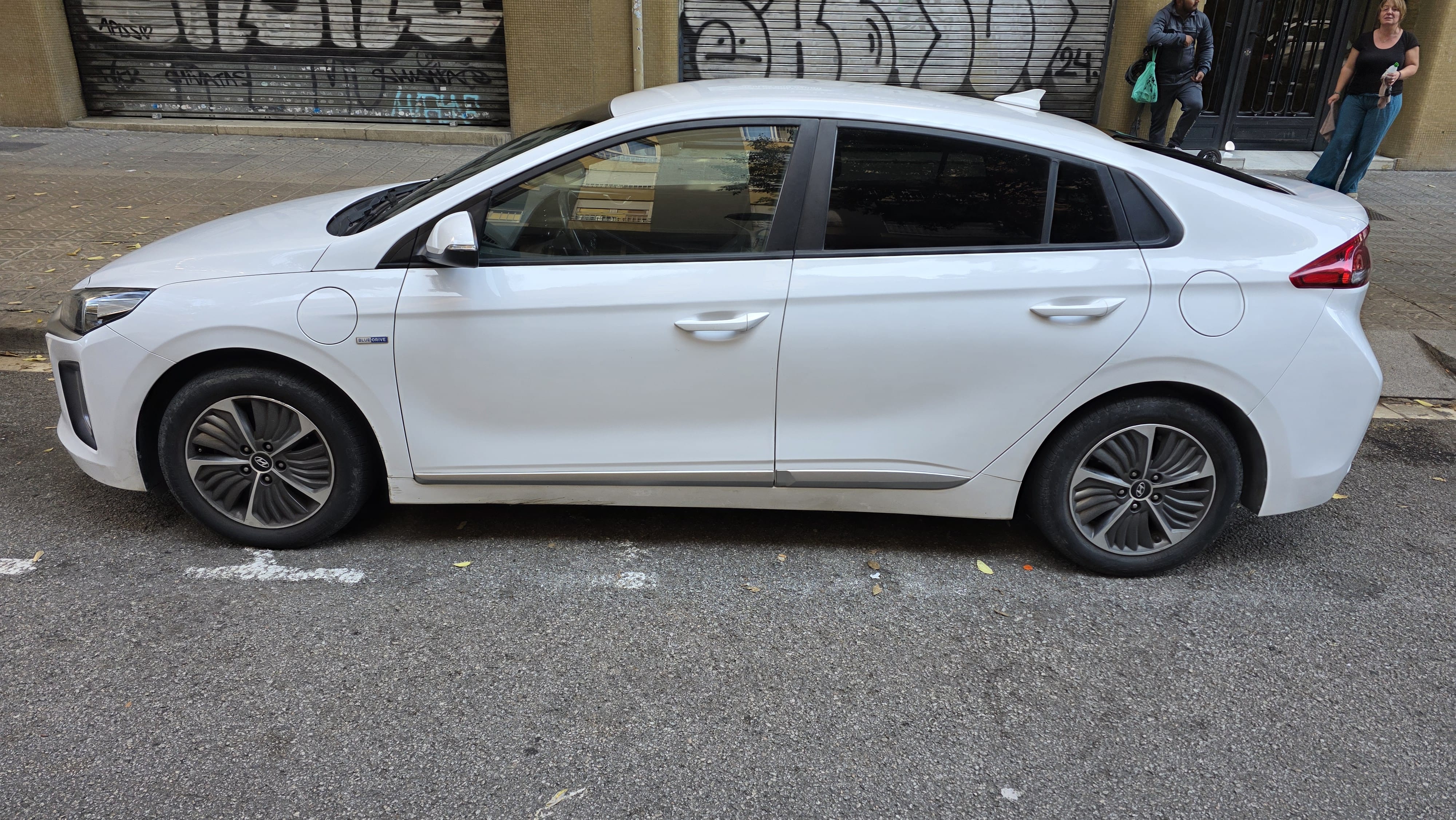 Hyundai Ioniq HIBRIDO   plug in med Bluetooth audio