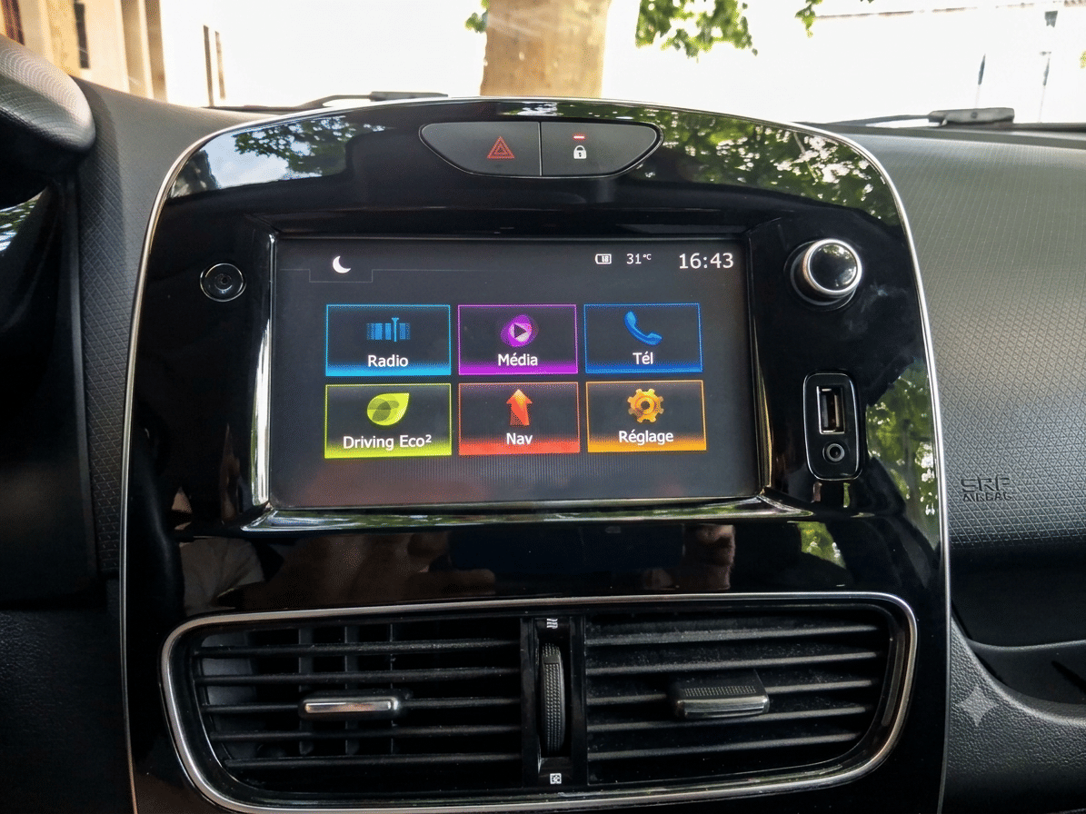 Renault Clio avec Autoradio