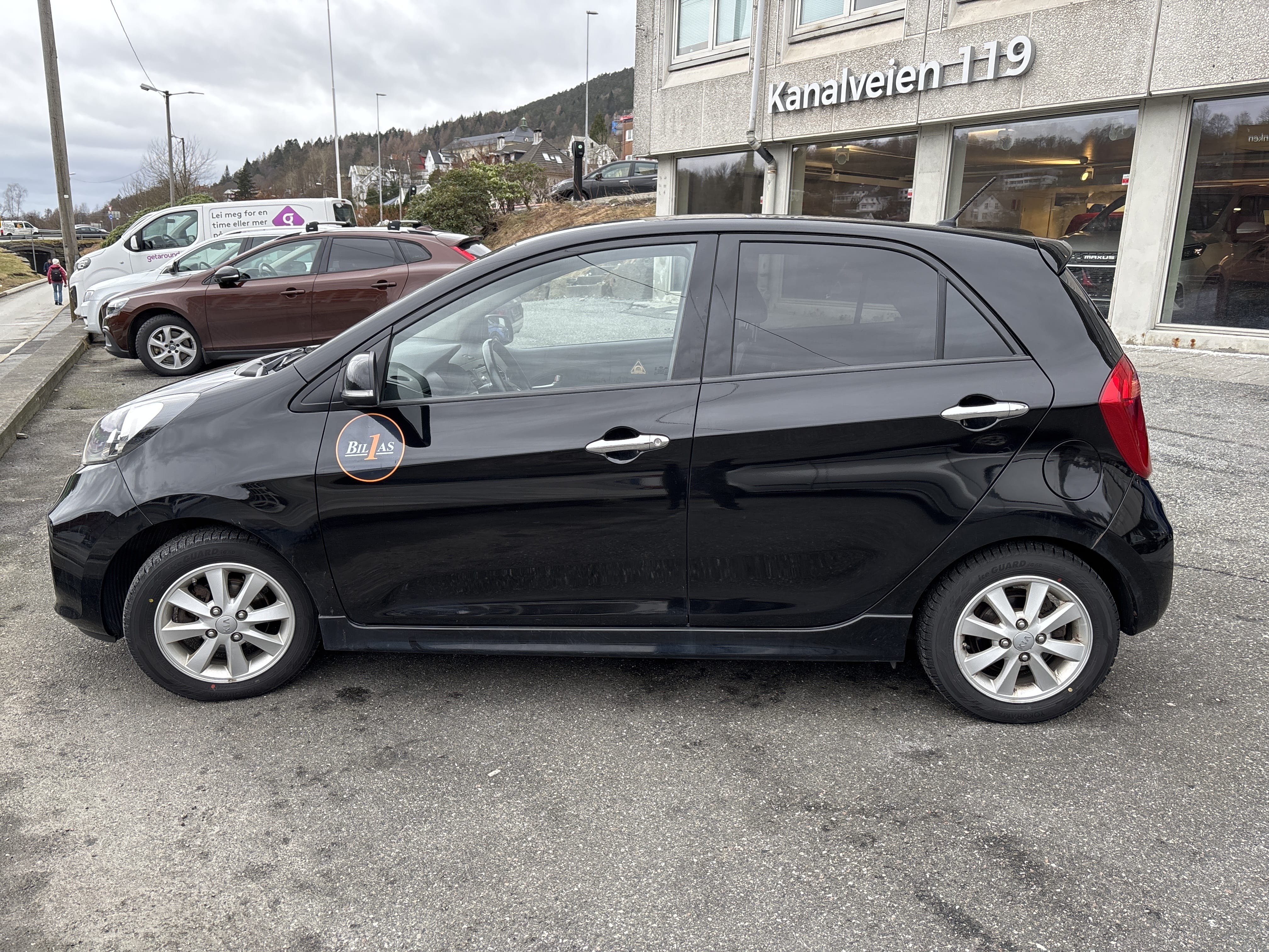 Kia Picanto 5seter Compact Sort med Vinterdekk