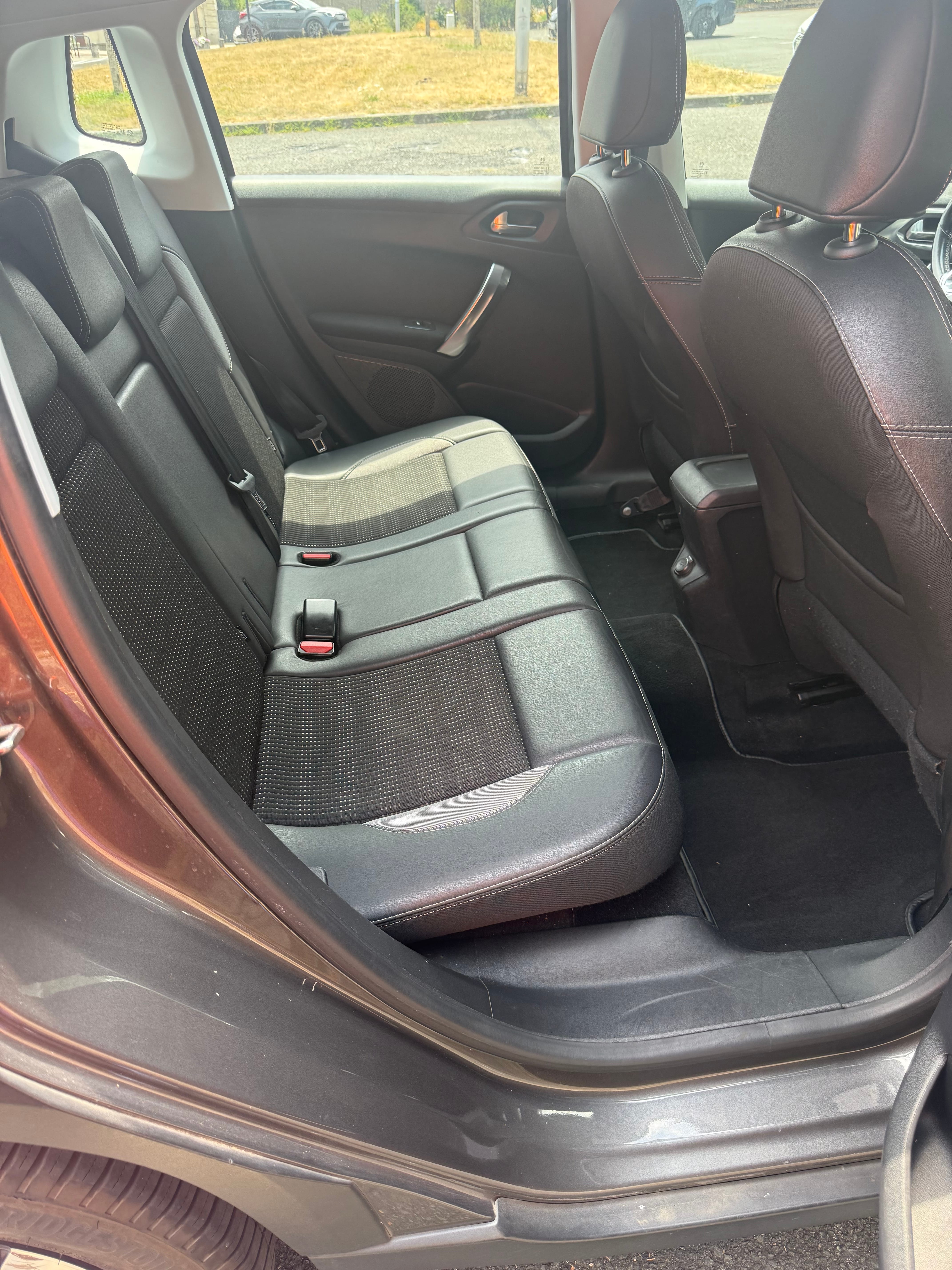 Peugeot 2008 110 cv avec Apple CarPlay