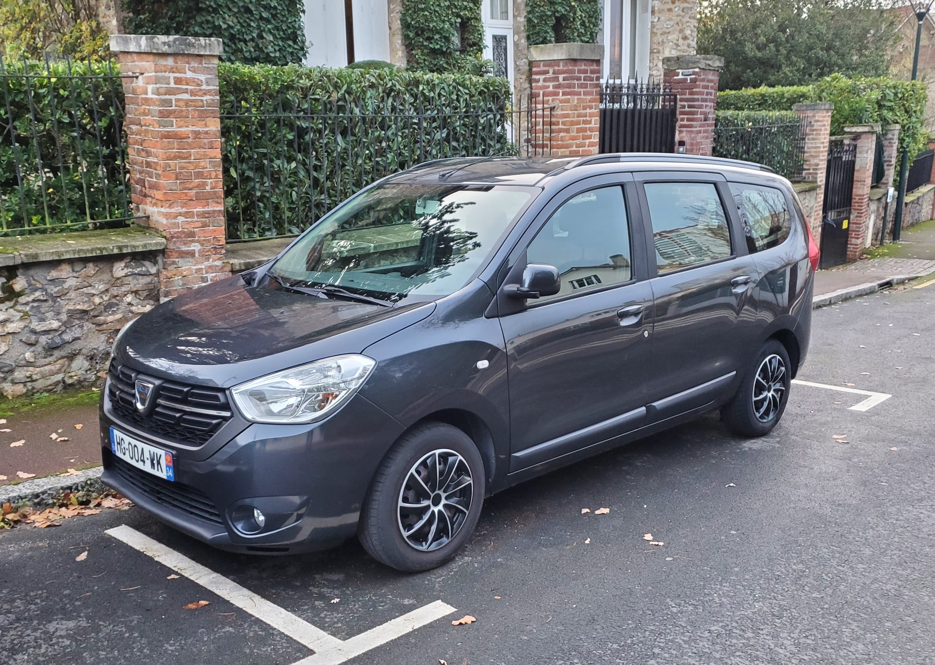 Dacia Lodgy, 2018, Essence 95, 7 places