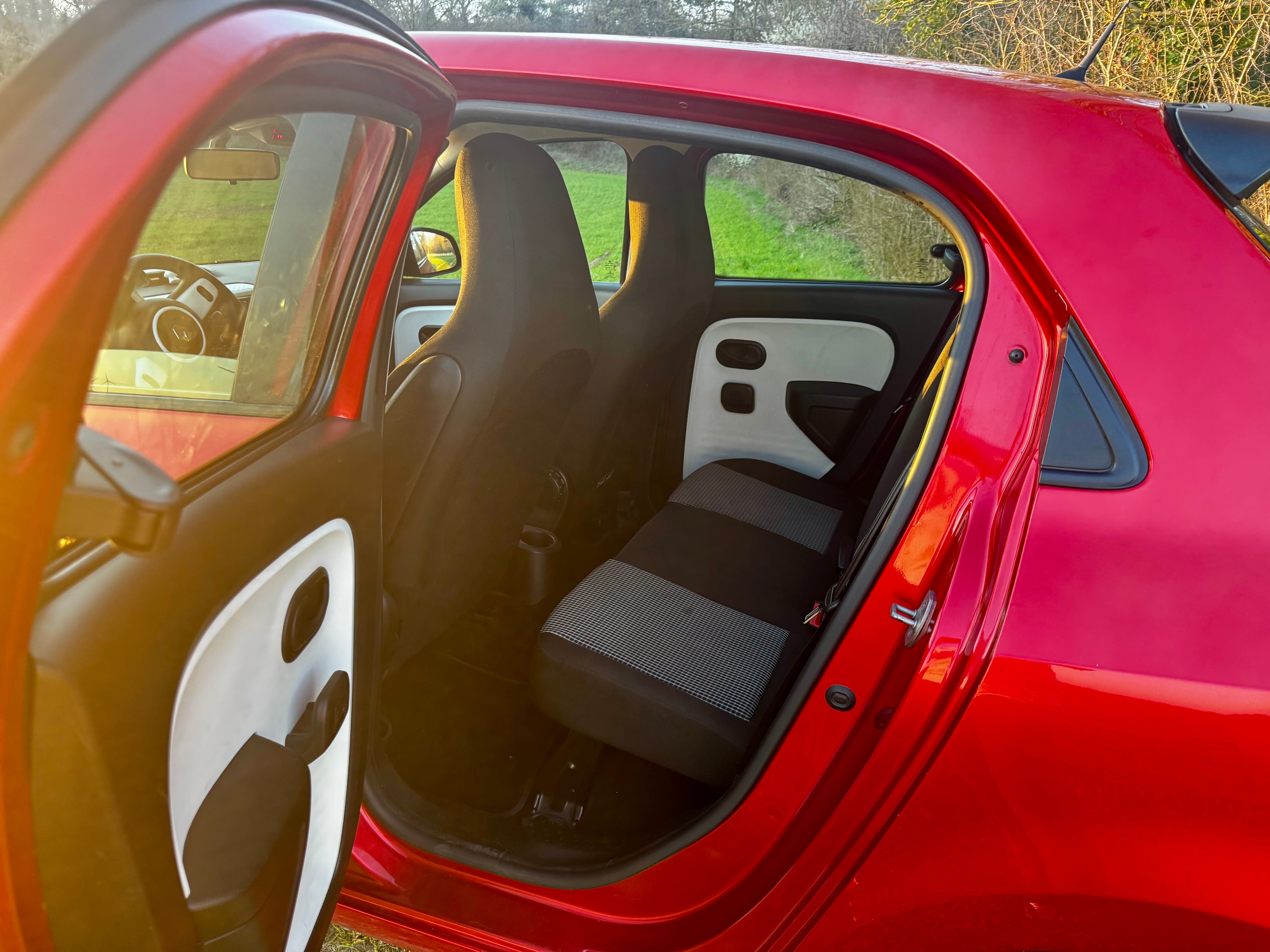 Renault Twingo III avec Autoradio