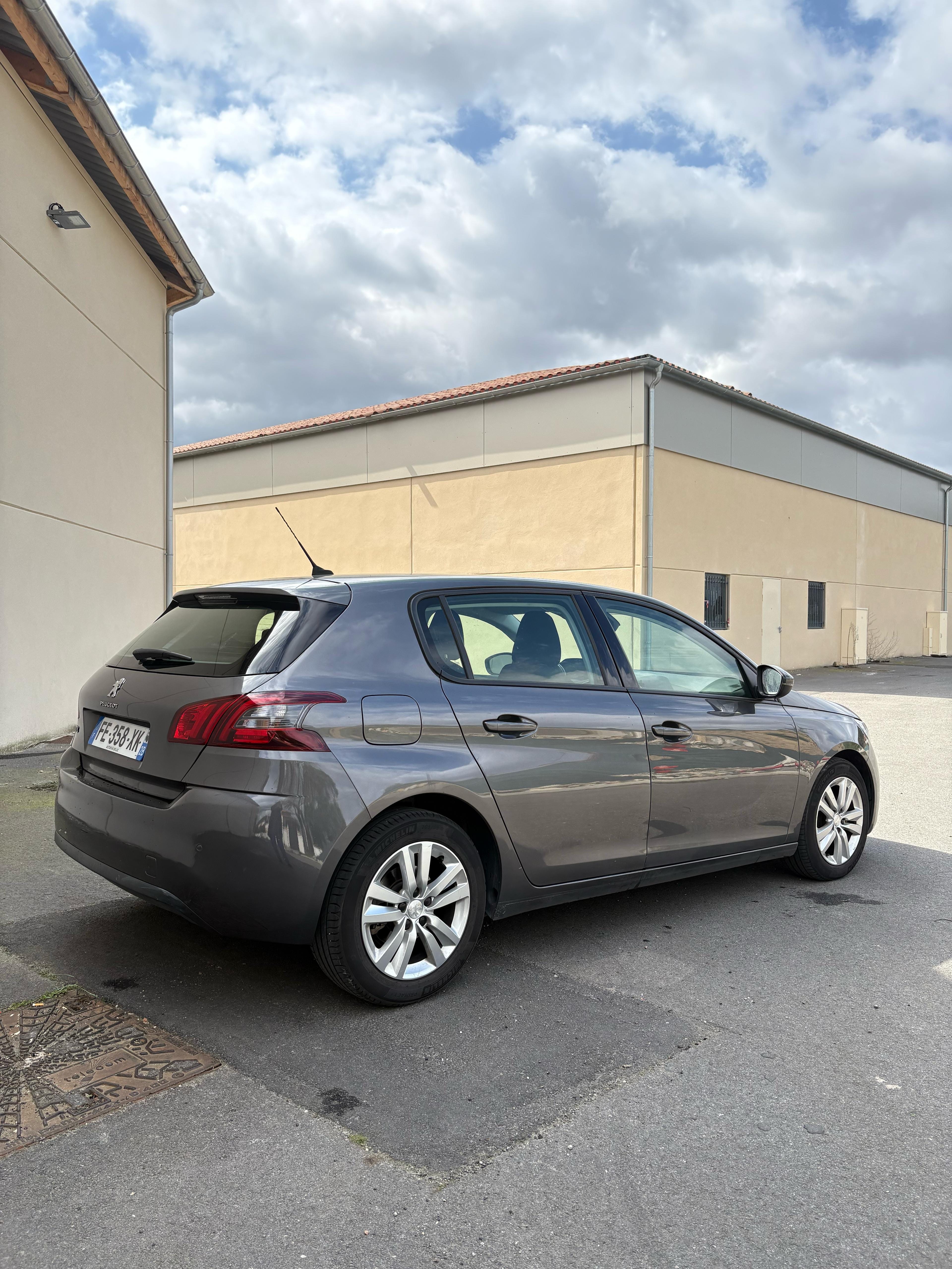 Peugeot 308 avec GPS