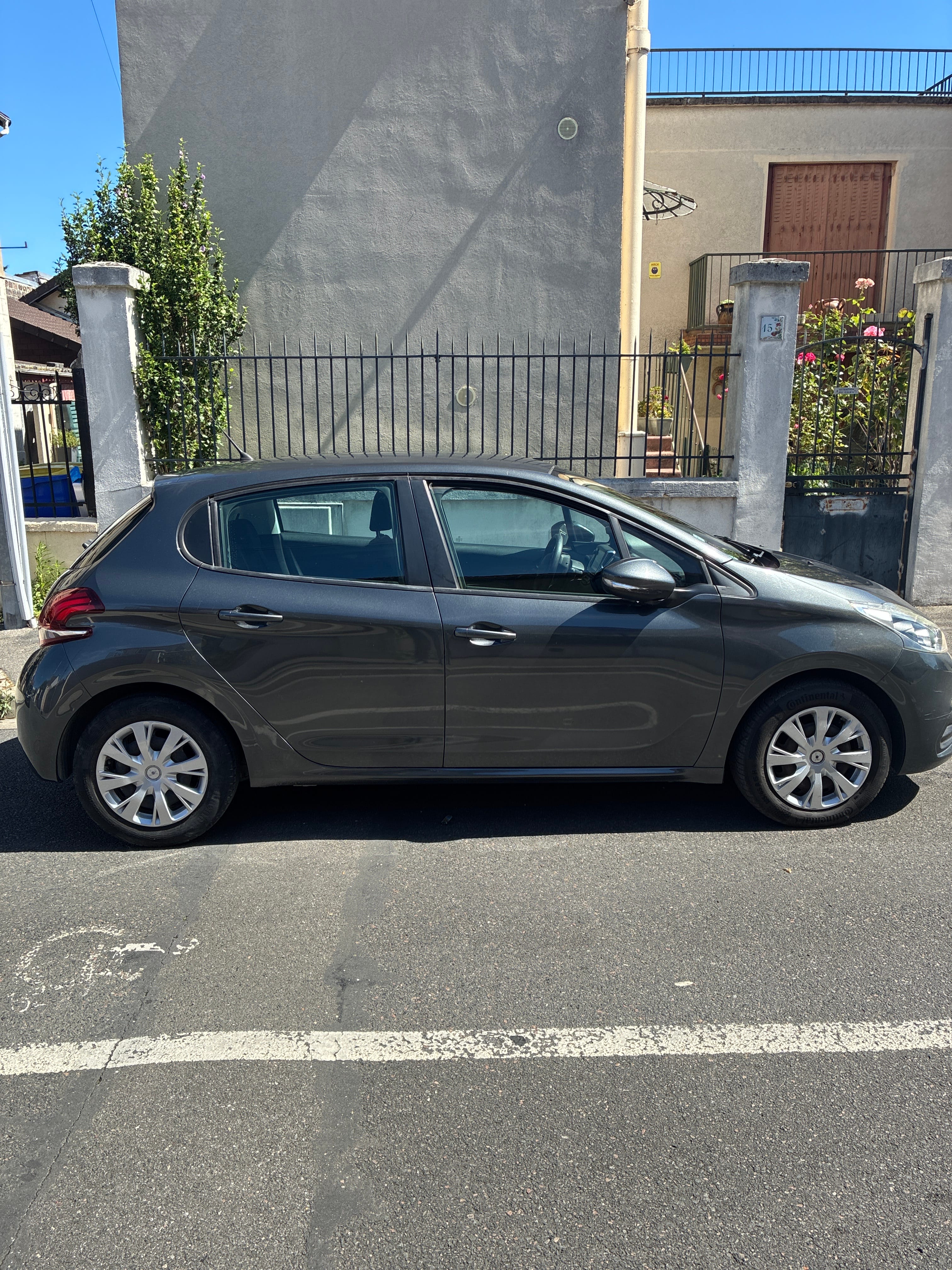 Peugeot 208 1.2 86cv avec Climatisation