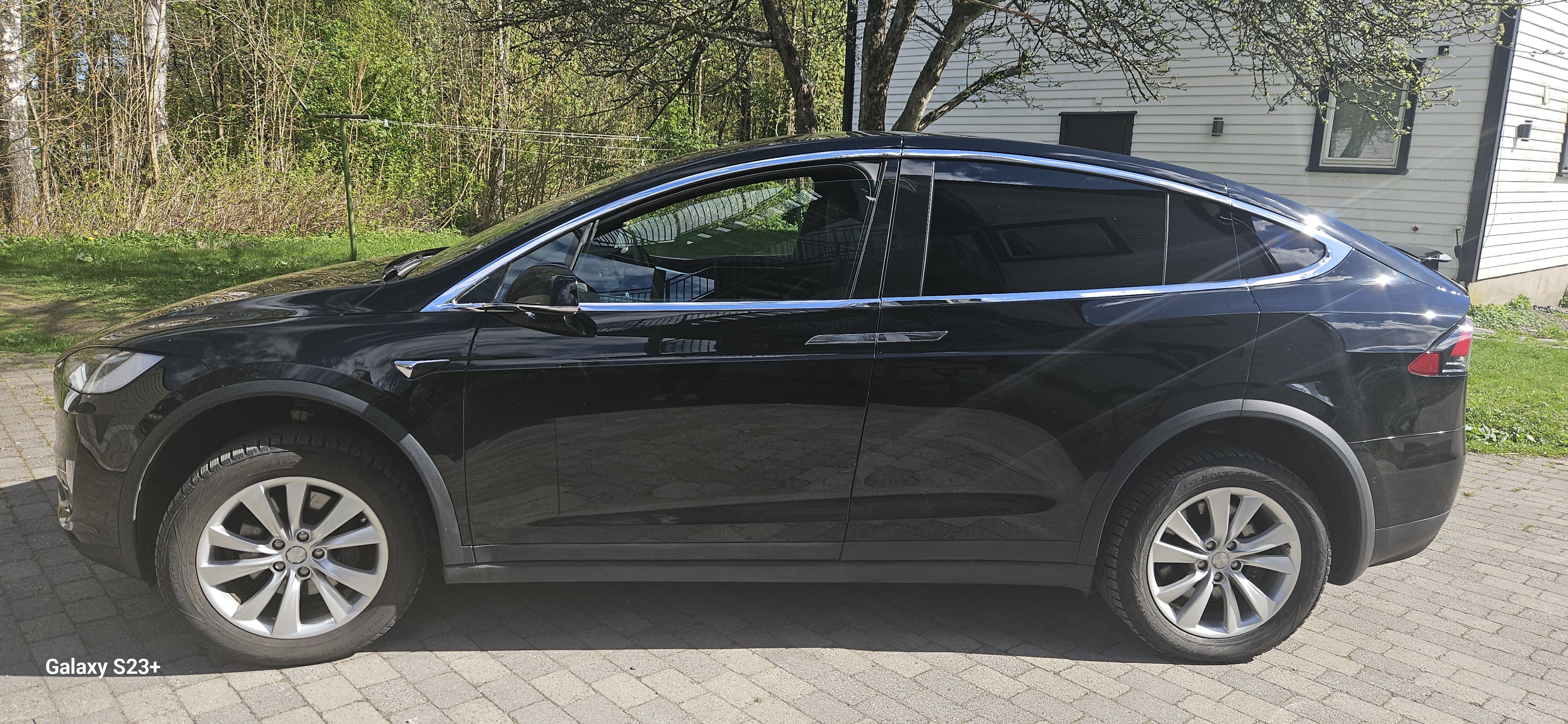 Tesla Model X 75D med Aircondition