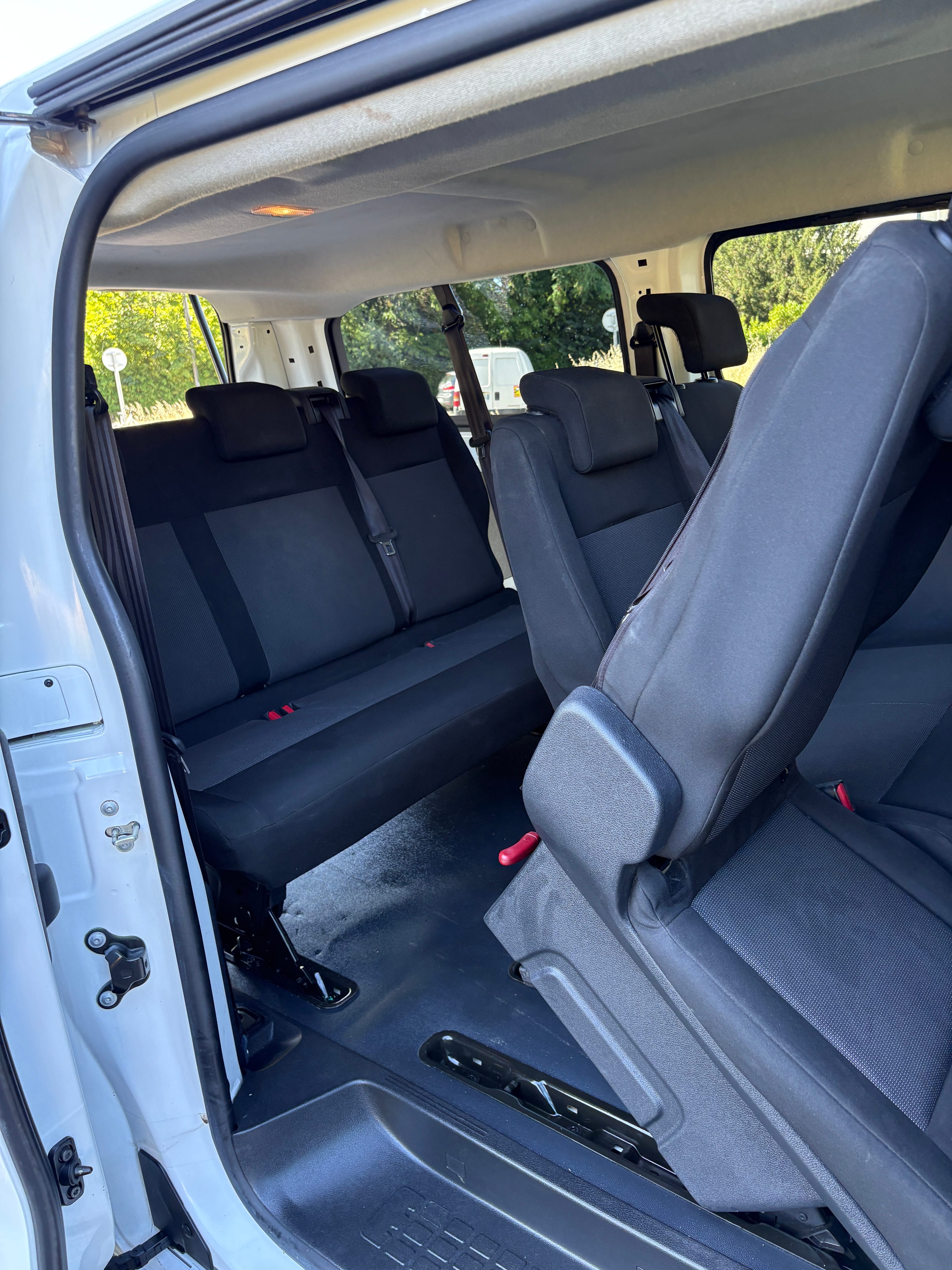 Opel Vivaro Combi avec Apple CarPlay
