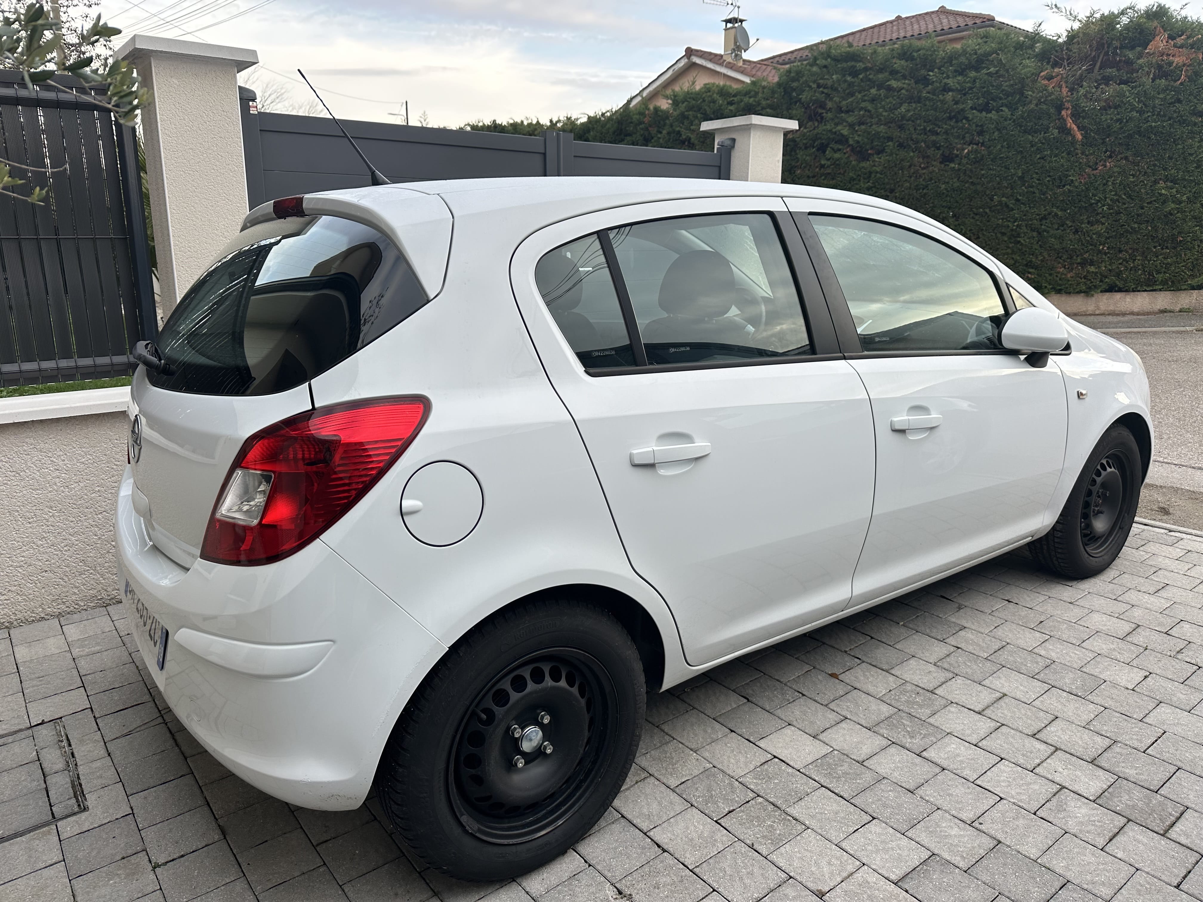 Opel Corsa, 2011, Essence 95