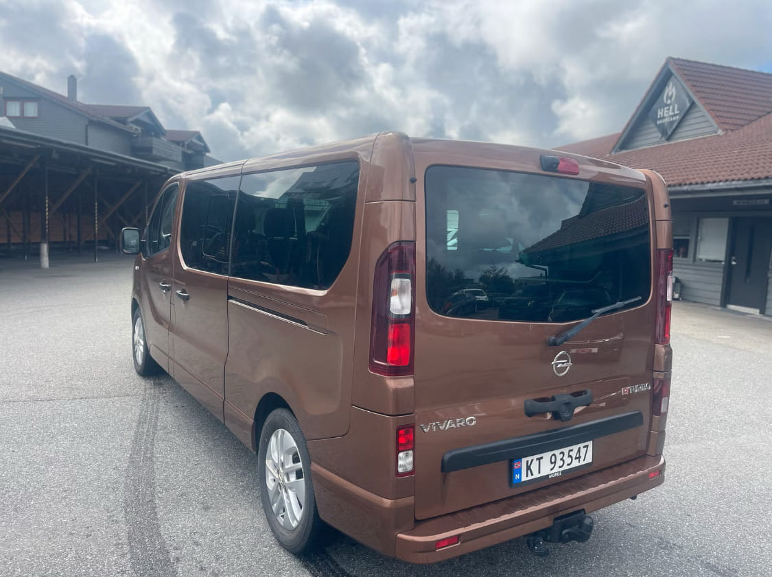Opel Vivaro Minibuss med Ryggekamera