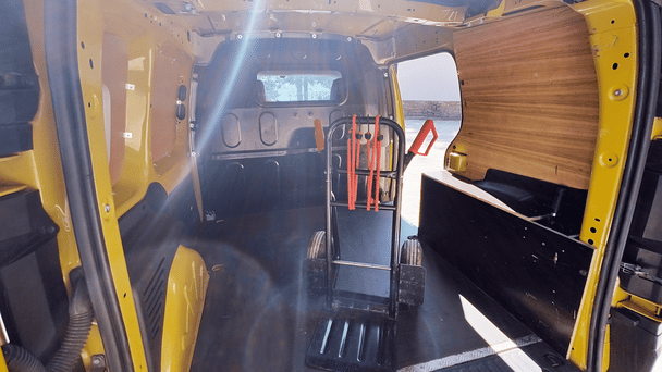 Renault Kangoo Fourgon avec diable, girafon et attelage (1.5 DCI 75ch)