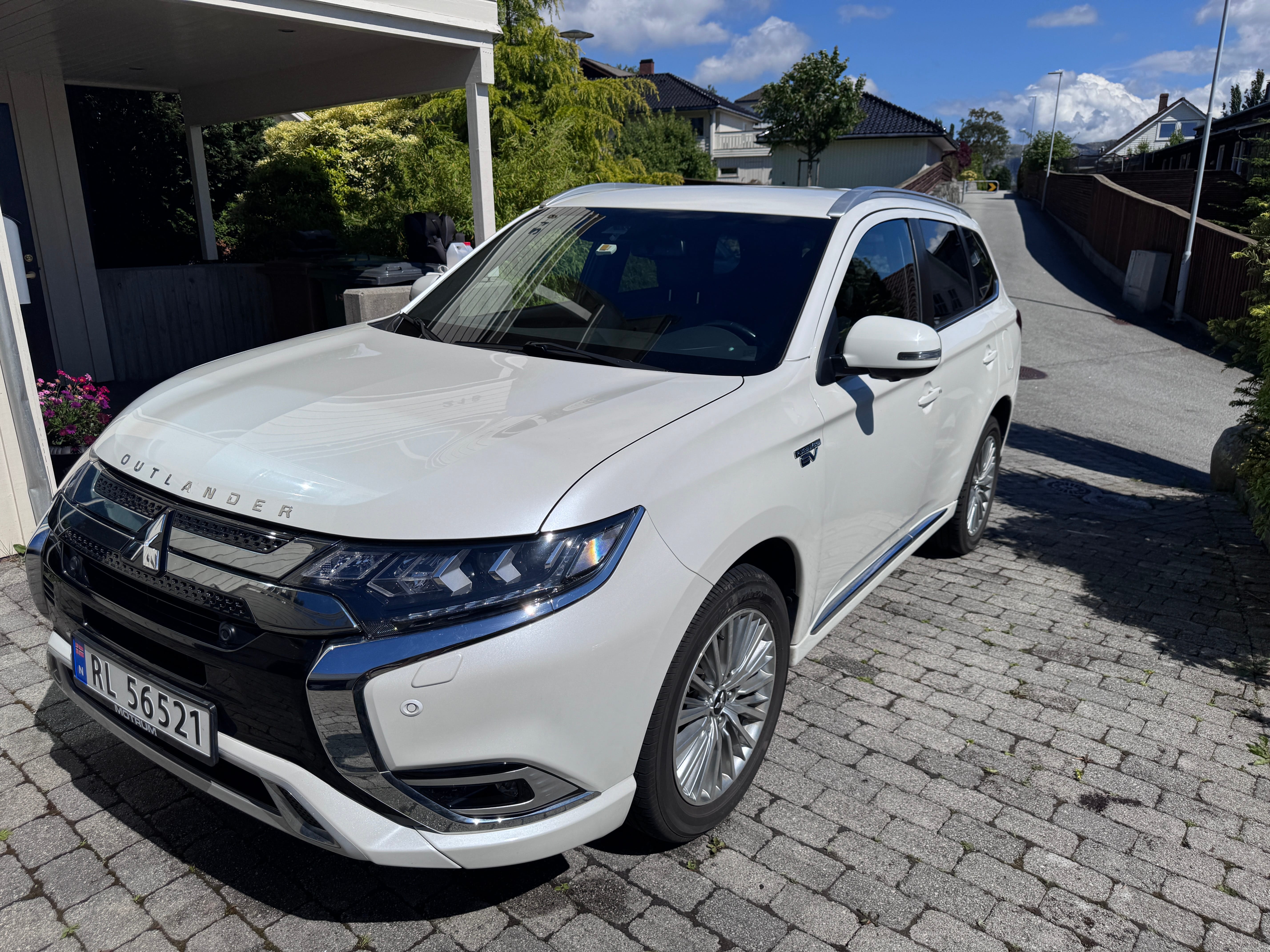 Mitsubishi Outlander Hybrid, 2021, Blyfri 95 / Elektrisk (hybrid), automatisk