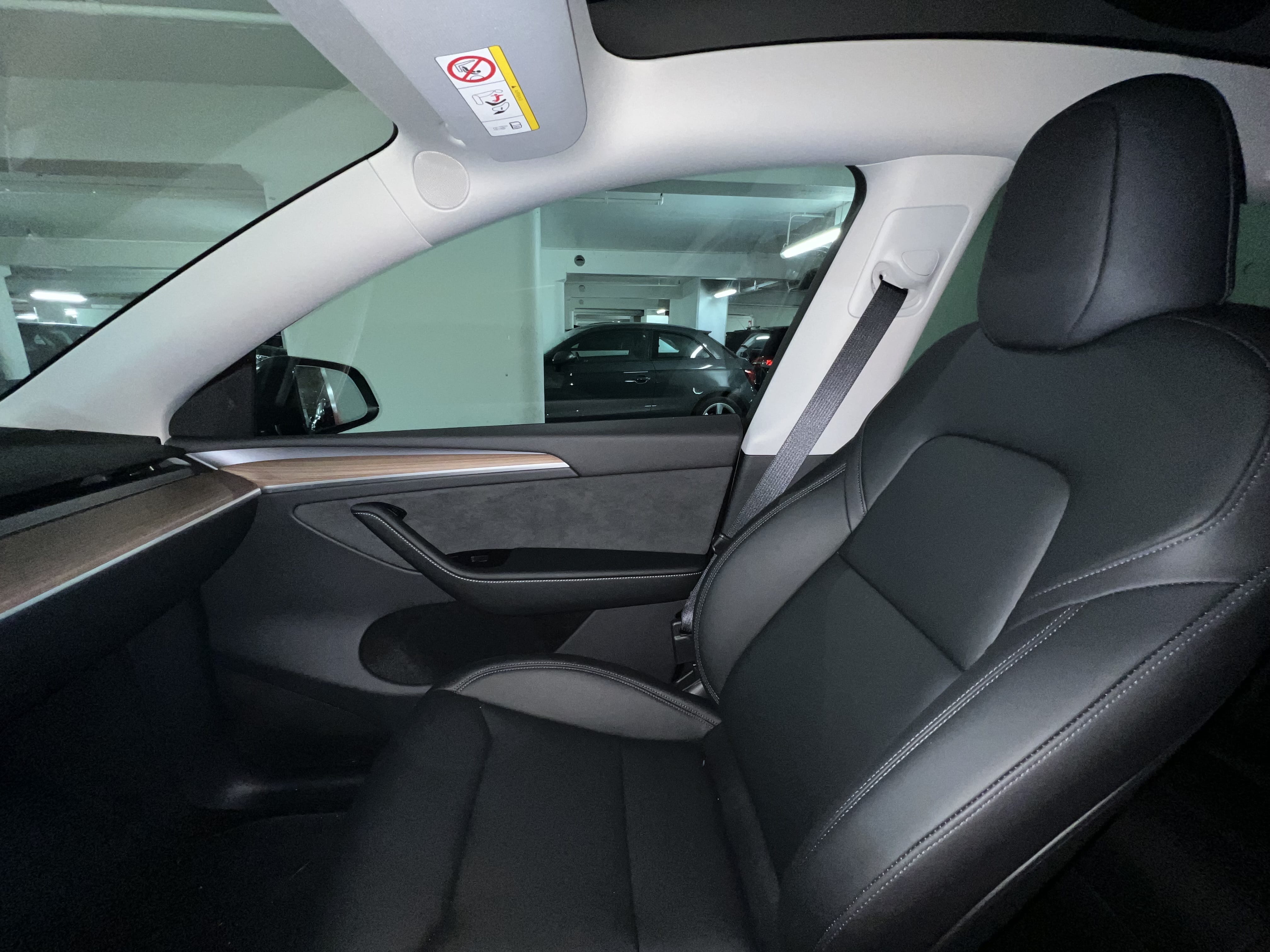 Tesla Model Y Long Range avec Siège bébé