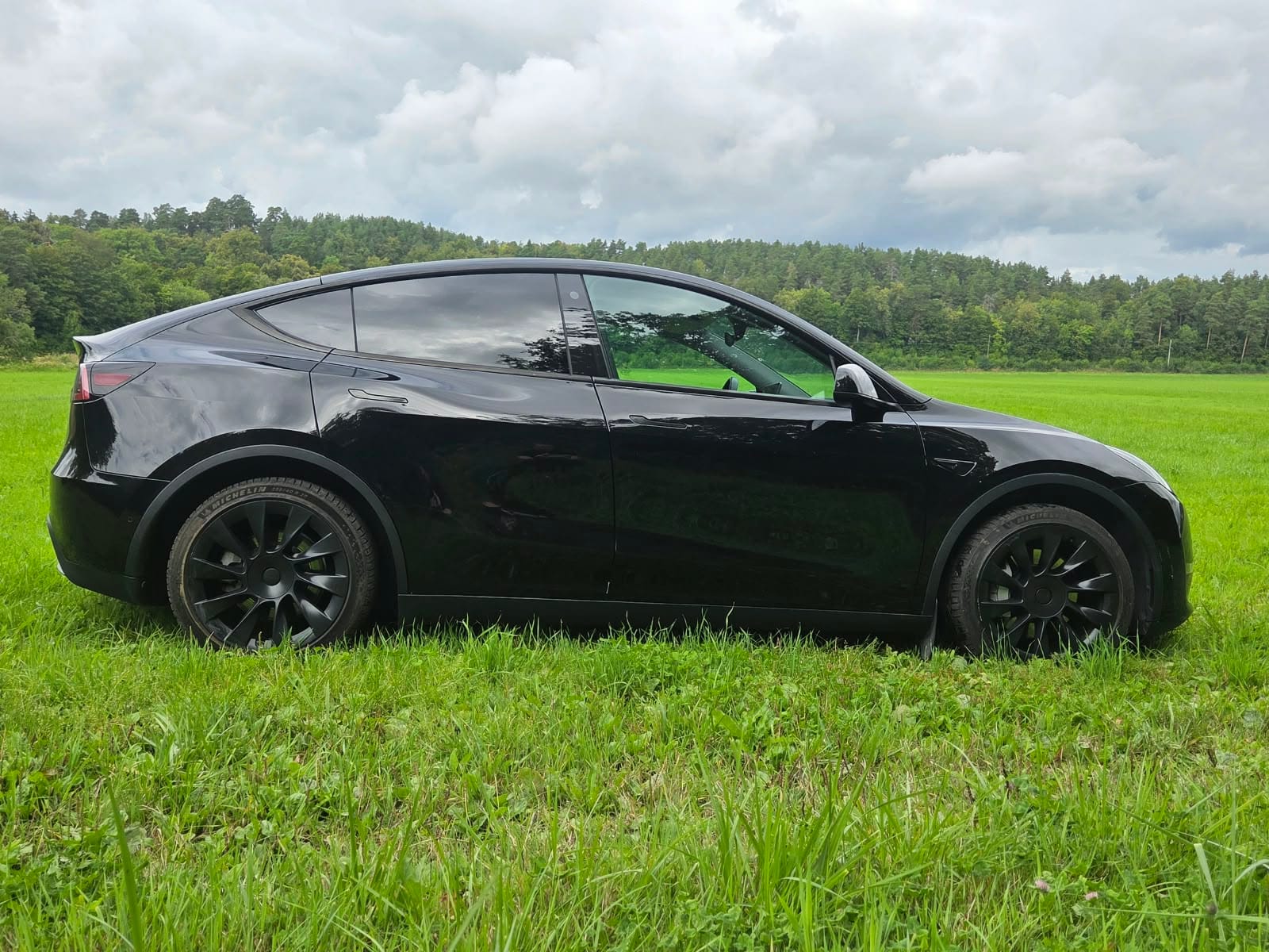 Tesla Model Y Long Range AWD med Ryggekamera