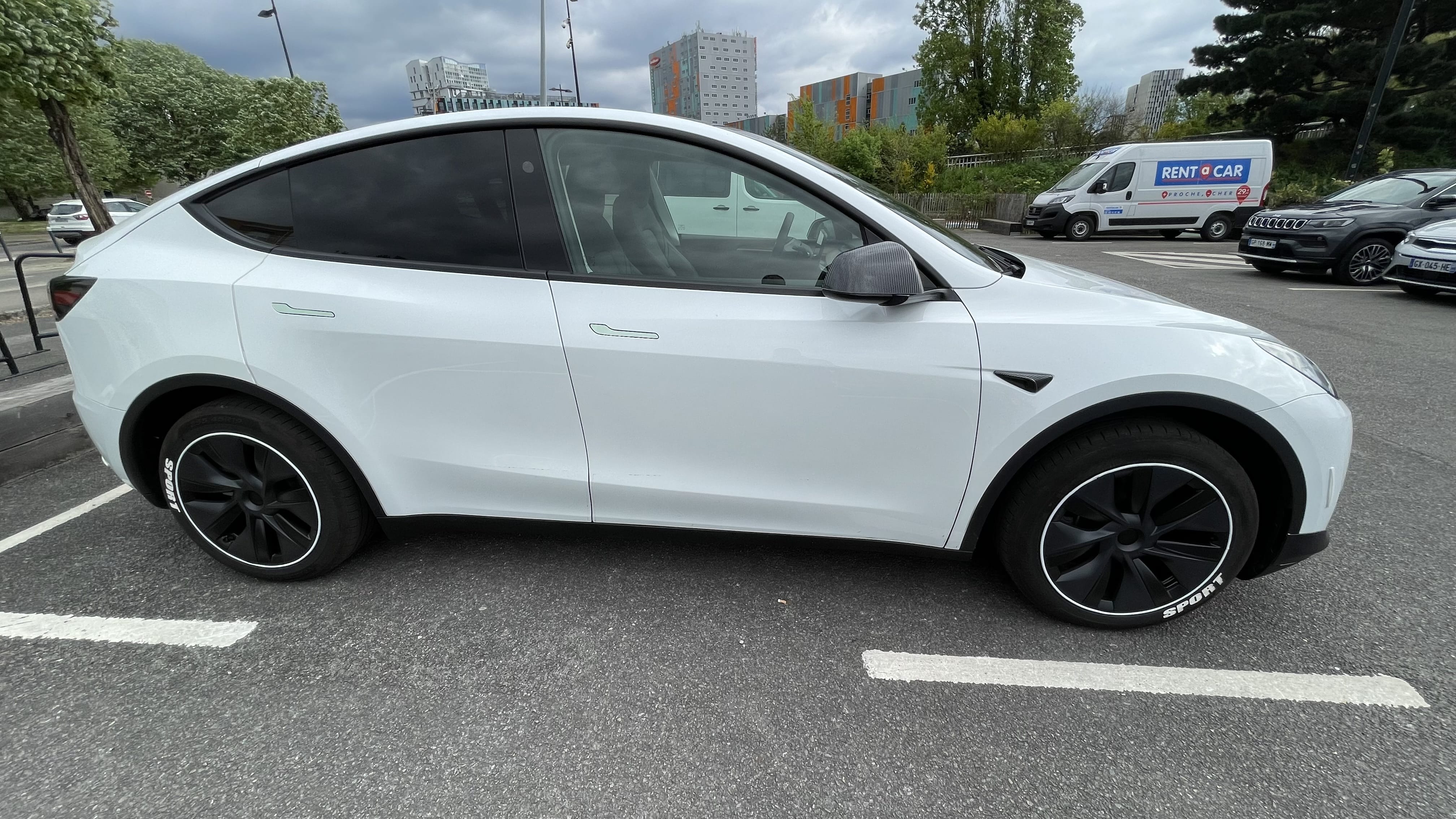 Tesla Model Y Long Range avec Audio Bluetooth