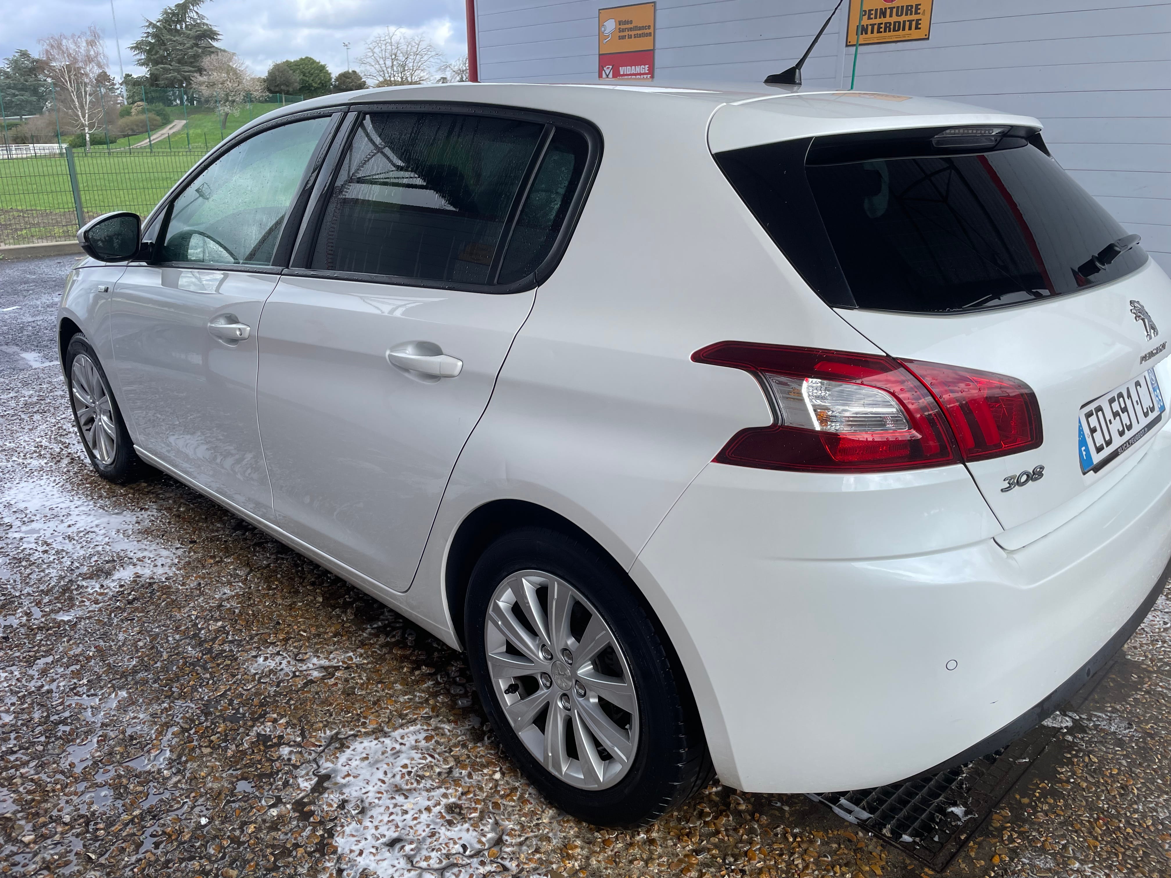 Peugeot 308 avec GPS
