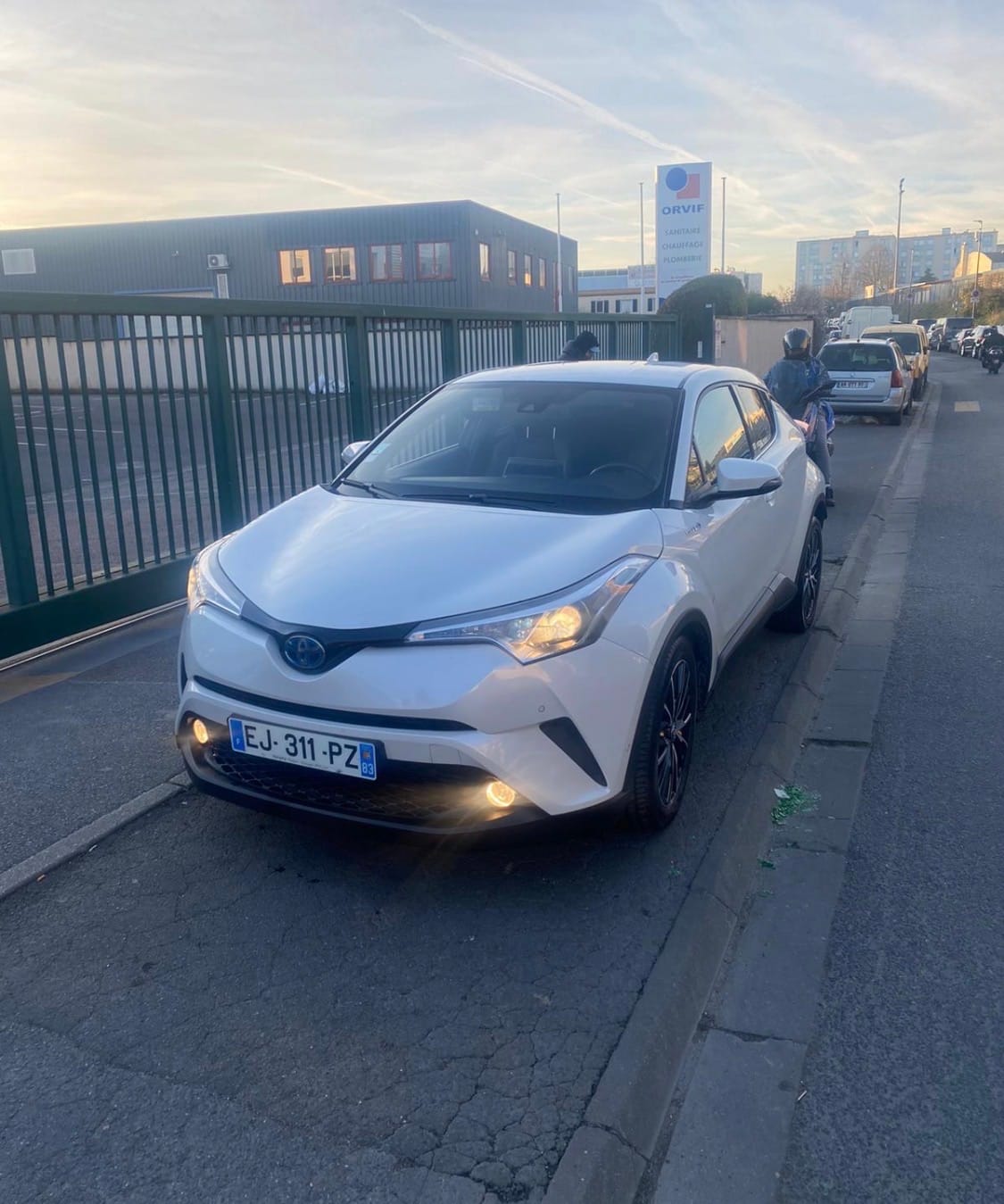 Toyota C-HR Hybrid, 2017, Essence 95 / Électrique (hybride), automatique