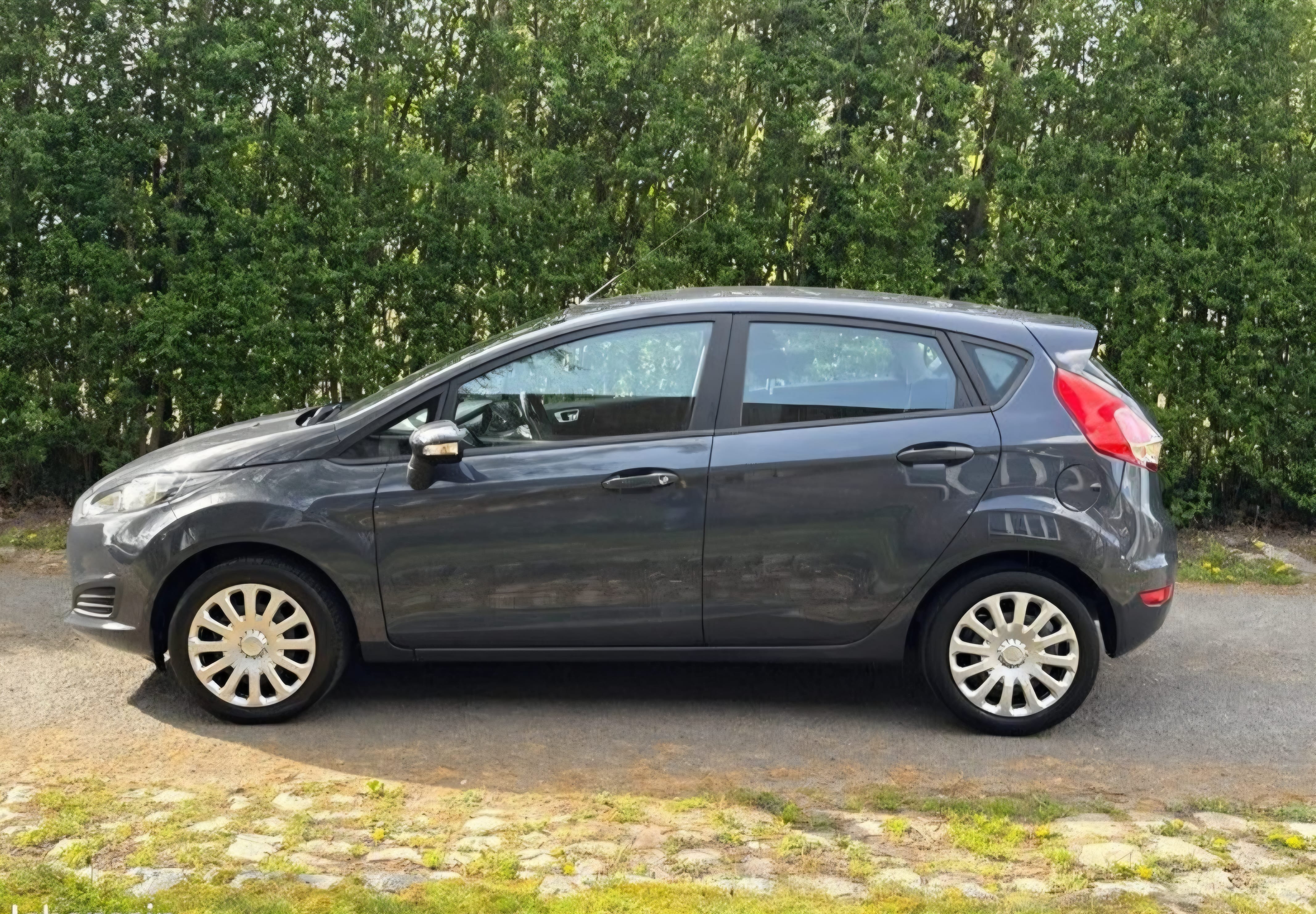 Ford Fiesta avec Climatisation