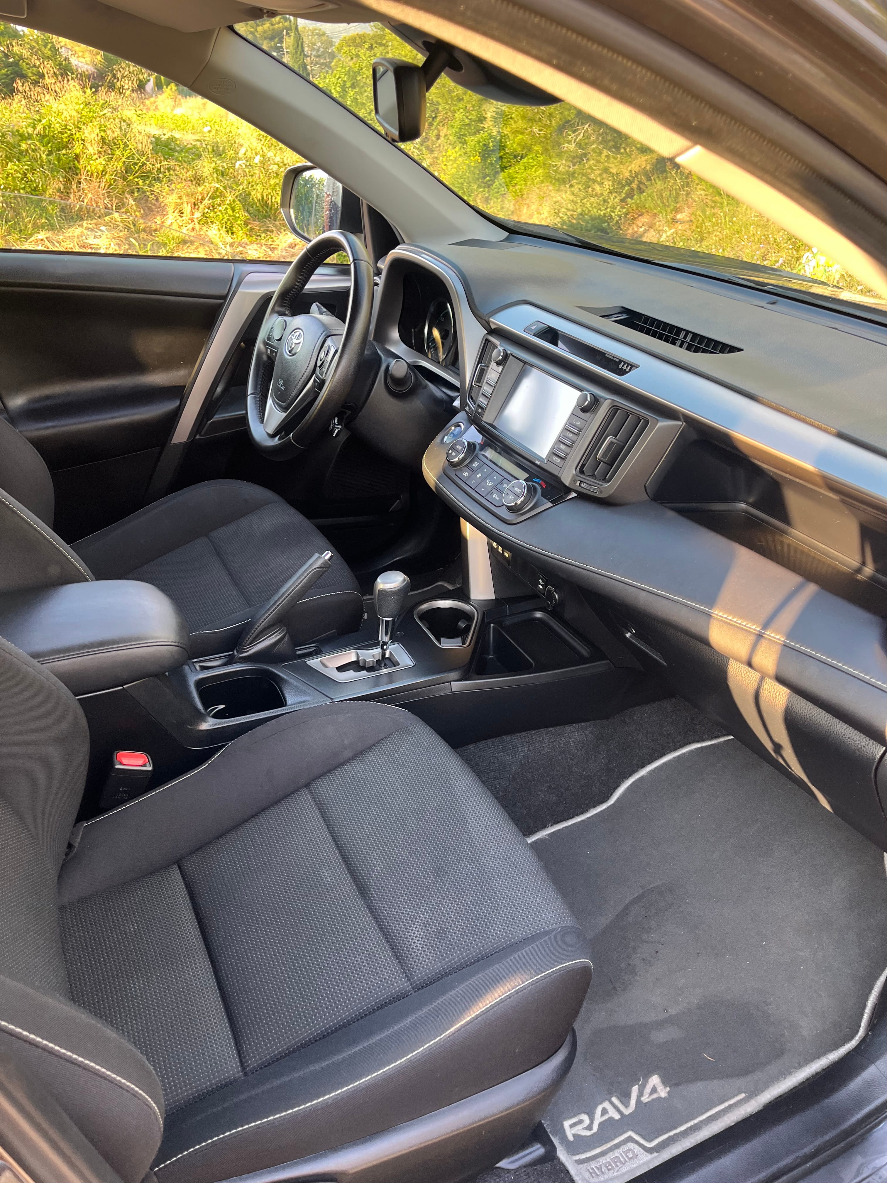 Toyota Rav4 Hybride avec Port USB