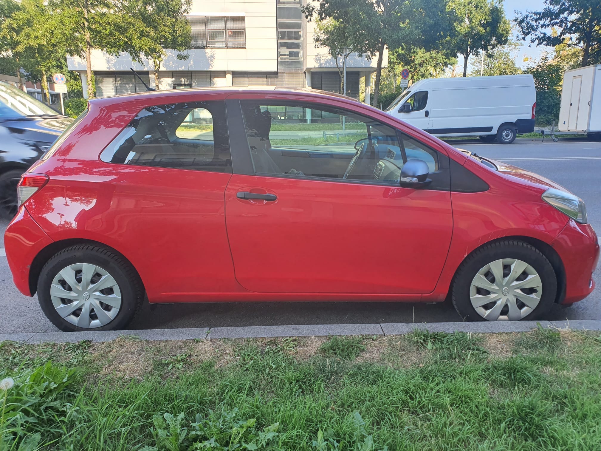 Toyota Yaris Lieferung evtl. möglich mit Autoradio