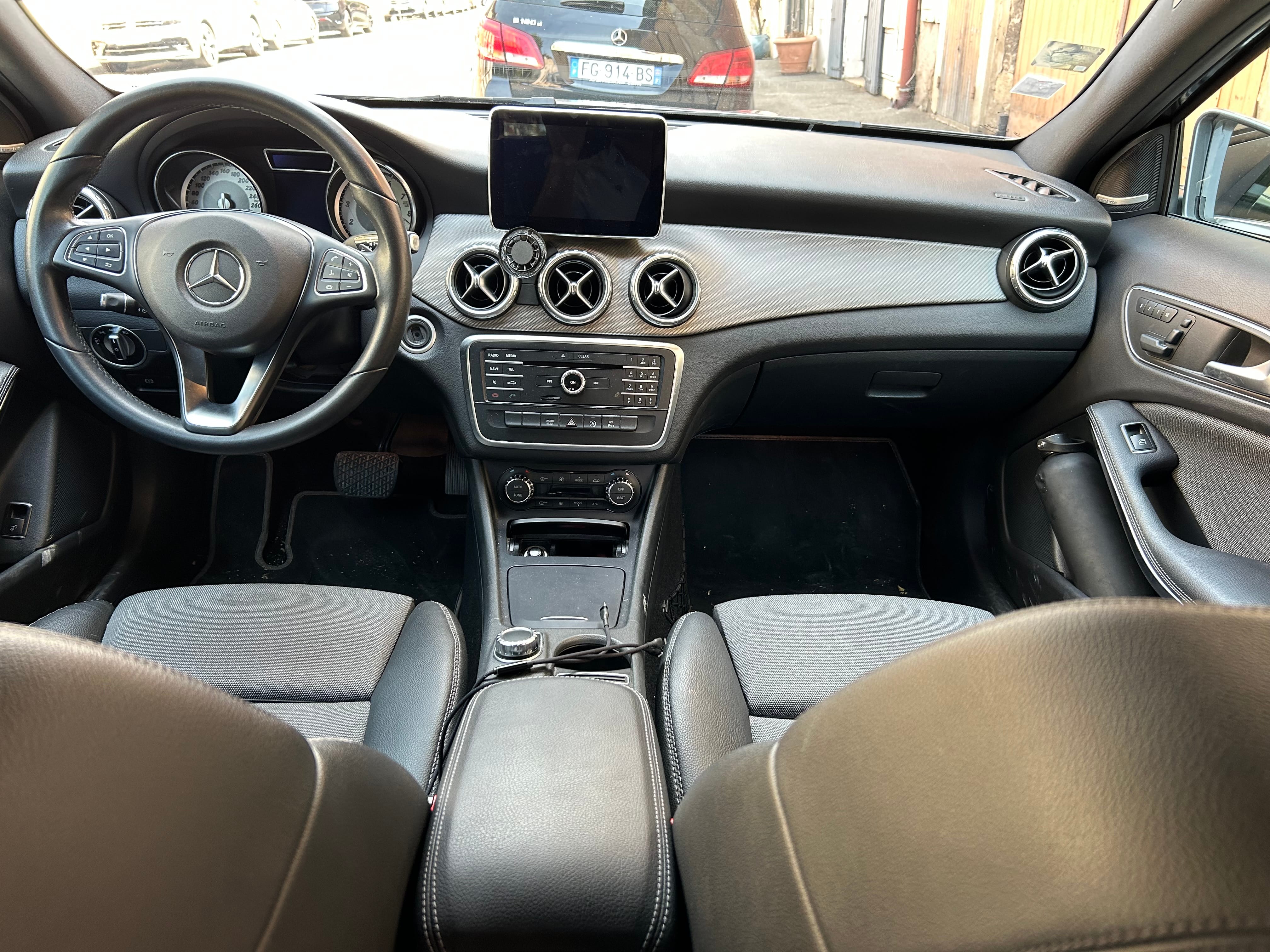 Mercedes-Benz GLA 200 avec GPS