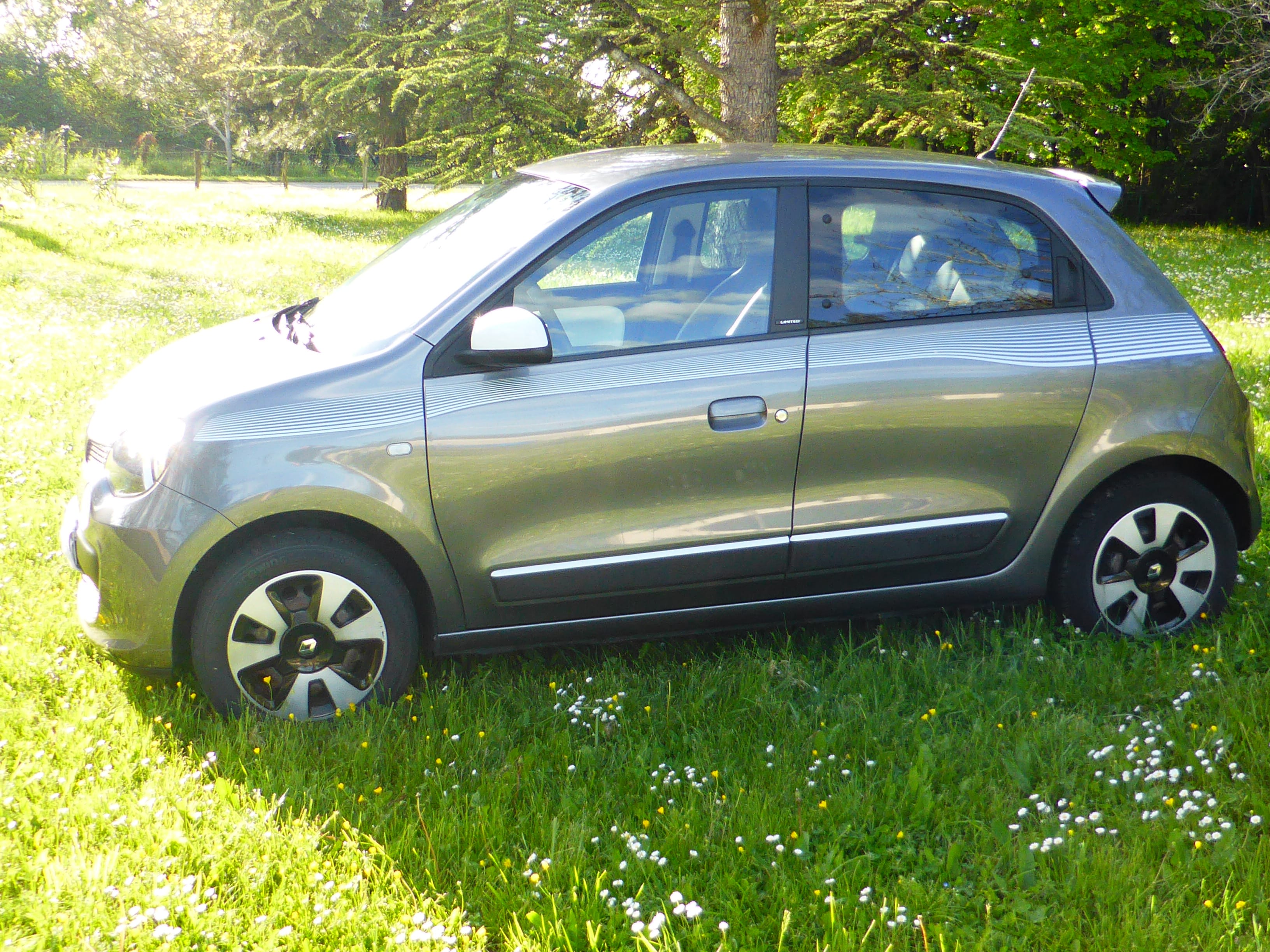 Renault Twingo III E85 GRISE Limited Energy TCe 90ch avec Climatisation