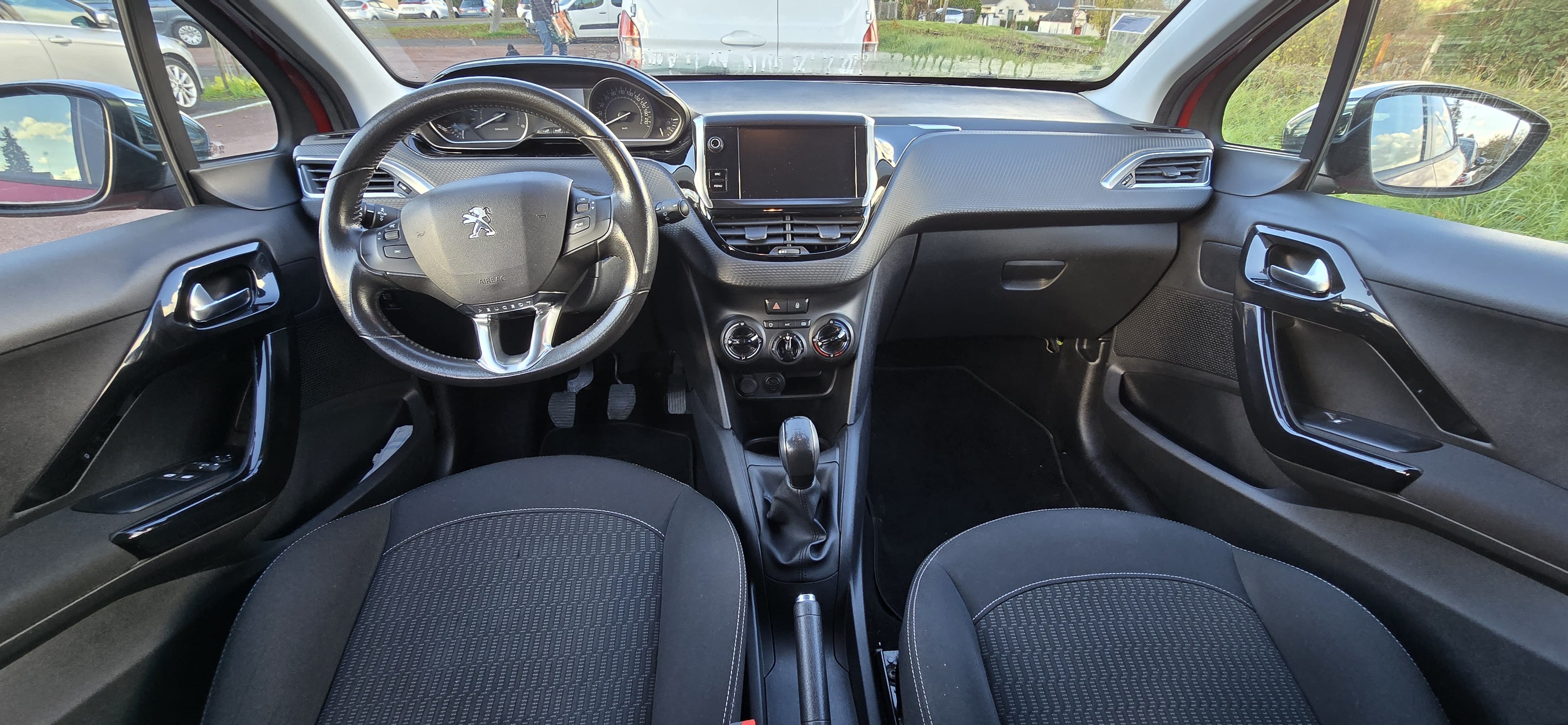 Peugeot 208 avec GPS