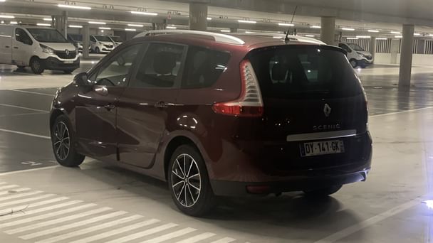 Renault Grand Scenic Exclu Dans la Gare Saint Jean Louez le Renault Grand Scénic 7 Places – Confort et Éco ! avec Audio Bluetooth