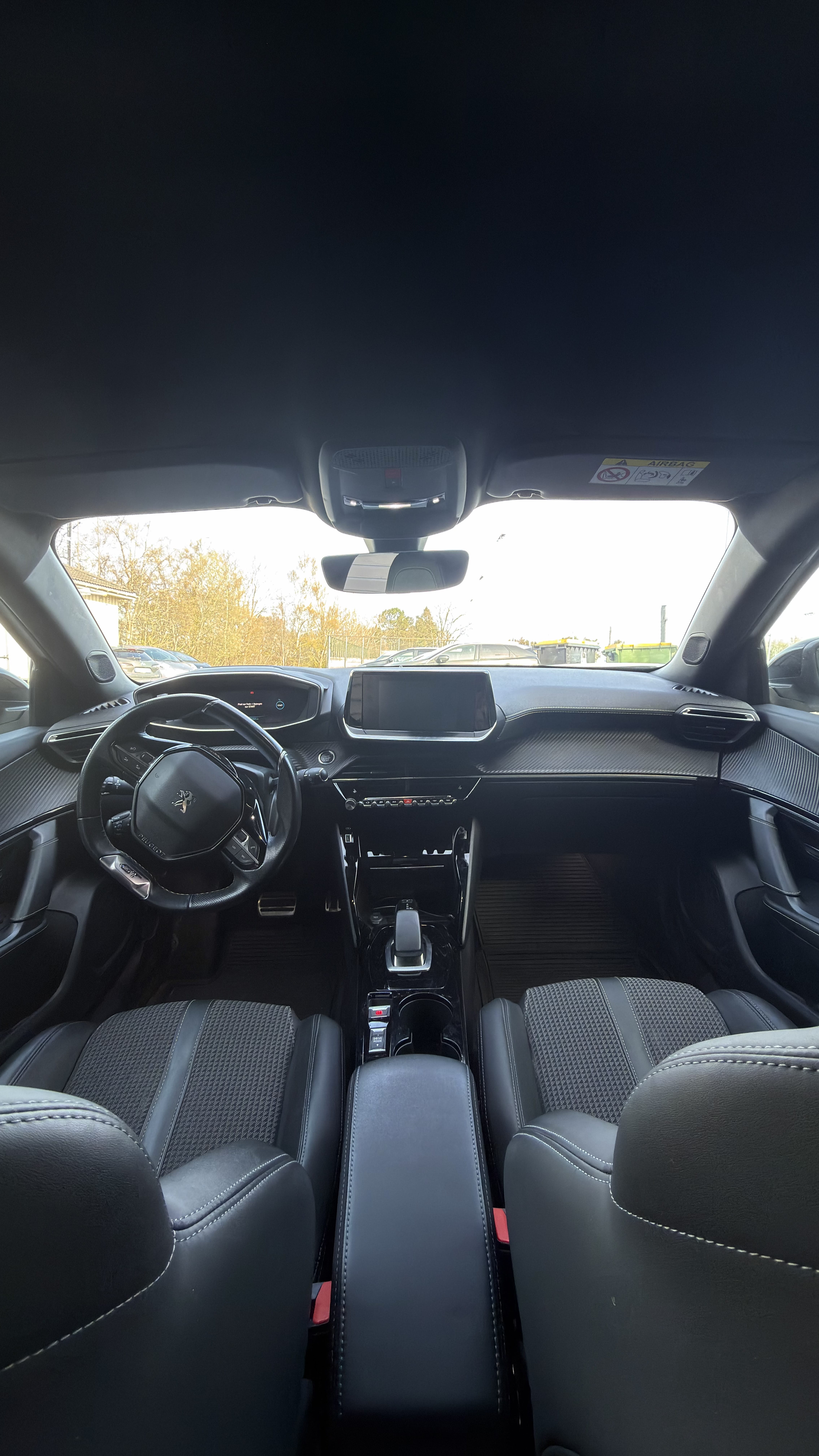 Peugeot e-2008 with Backup camera