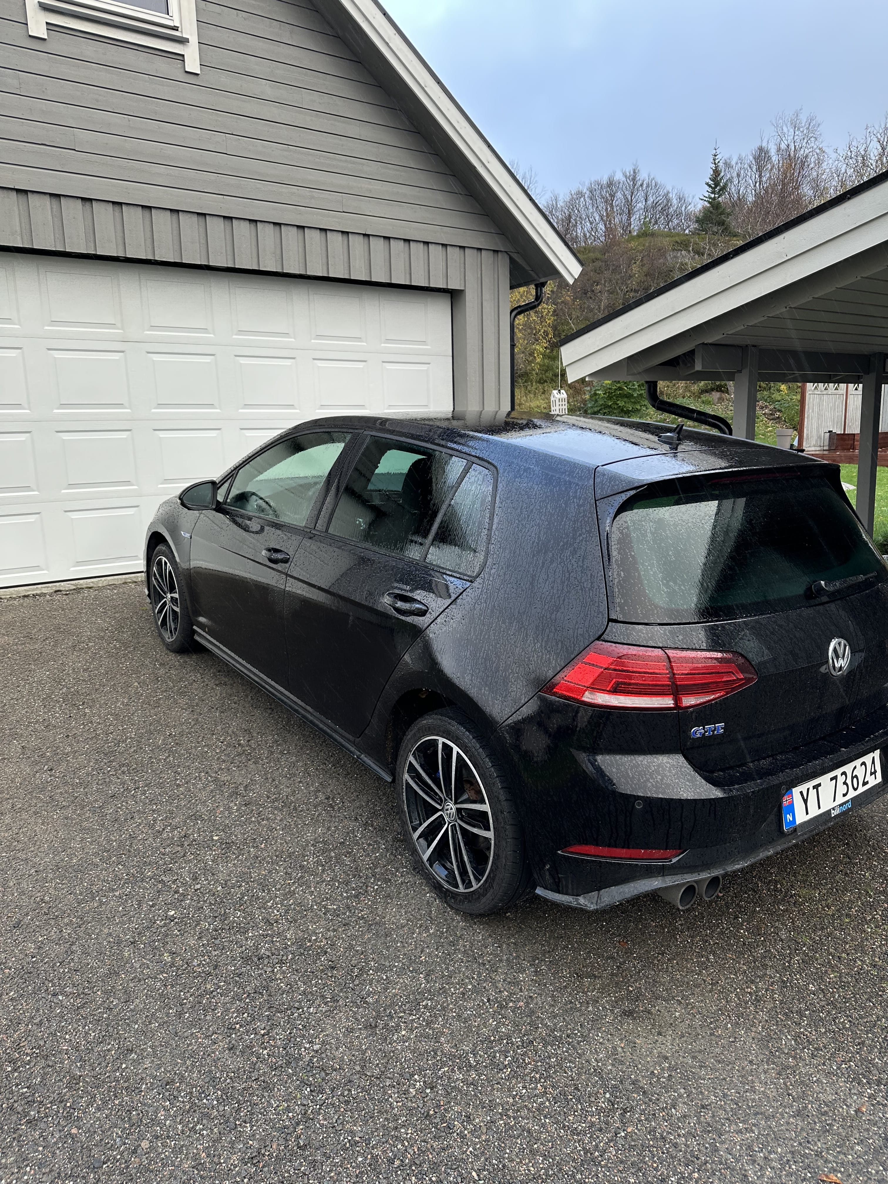 Volkswagen Golf GTE with Cruise control