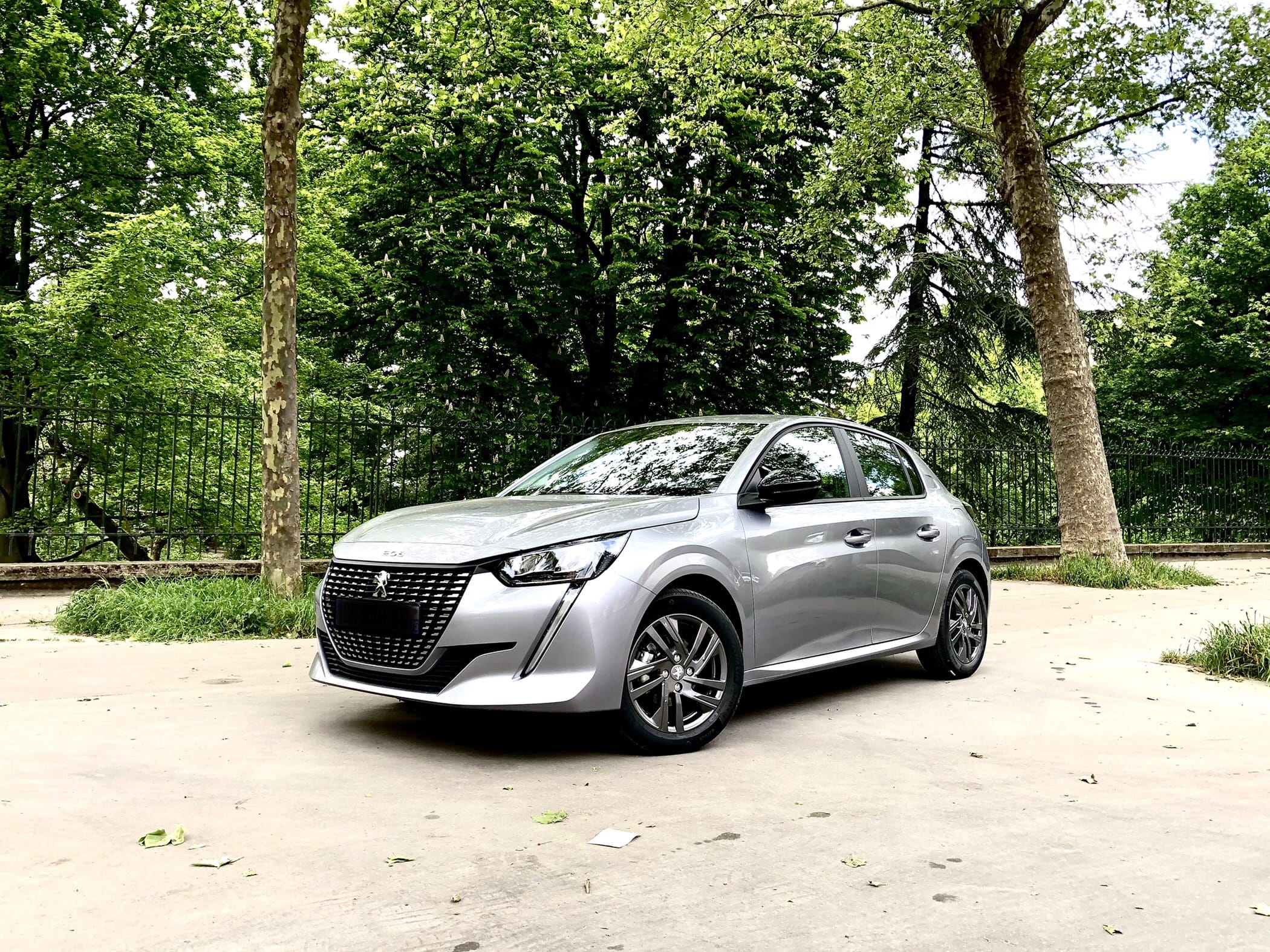 Peugeot 208 GE893 avec Climatisation