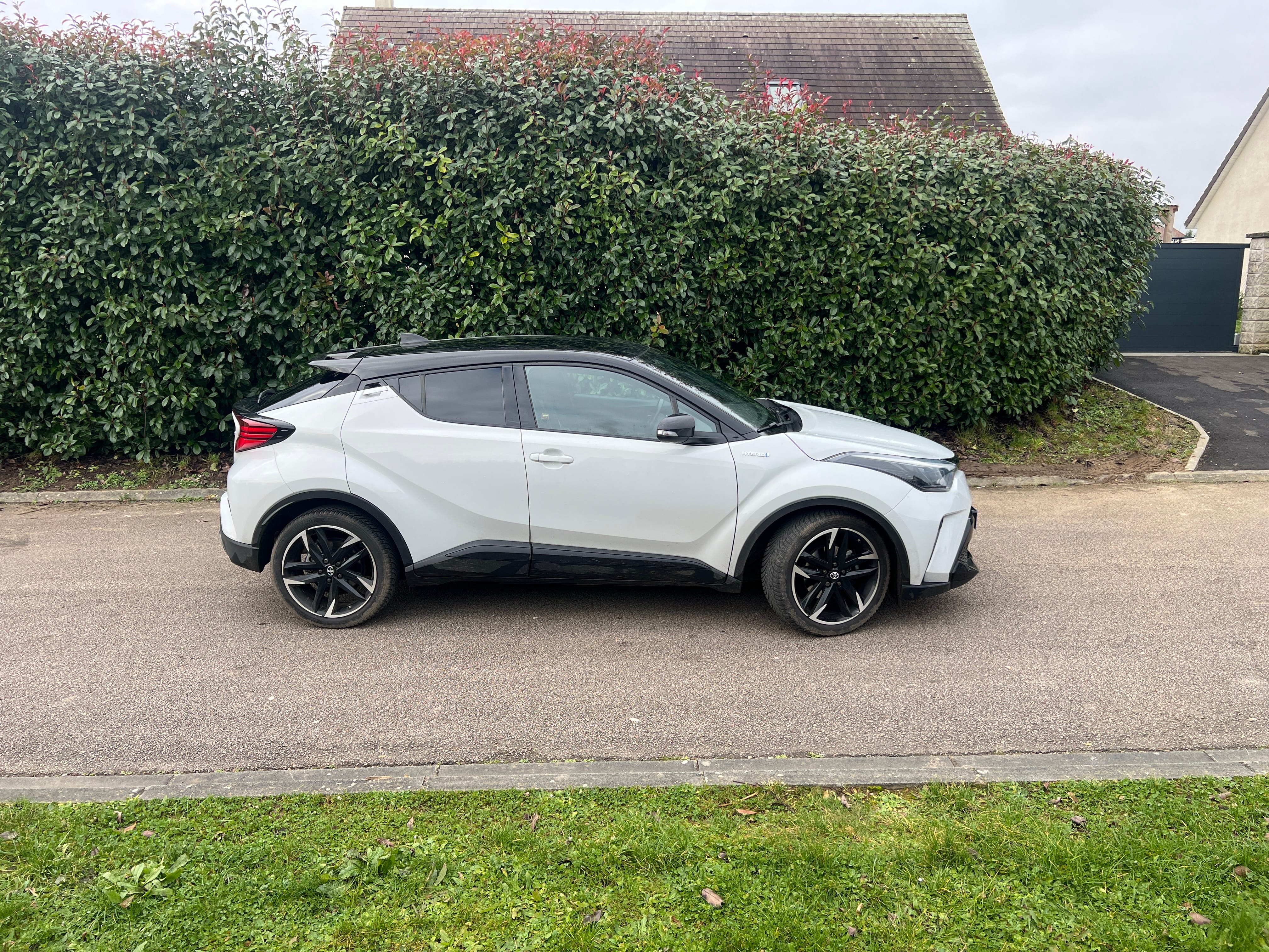 Toyota C-HR, 2021, Essence 95 / Électrique (hybride), automatique