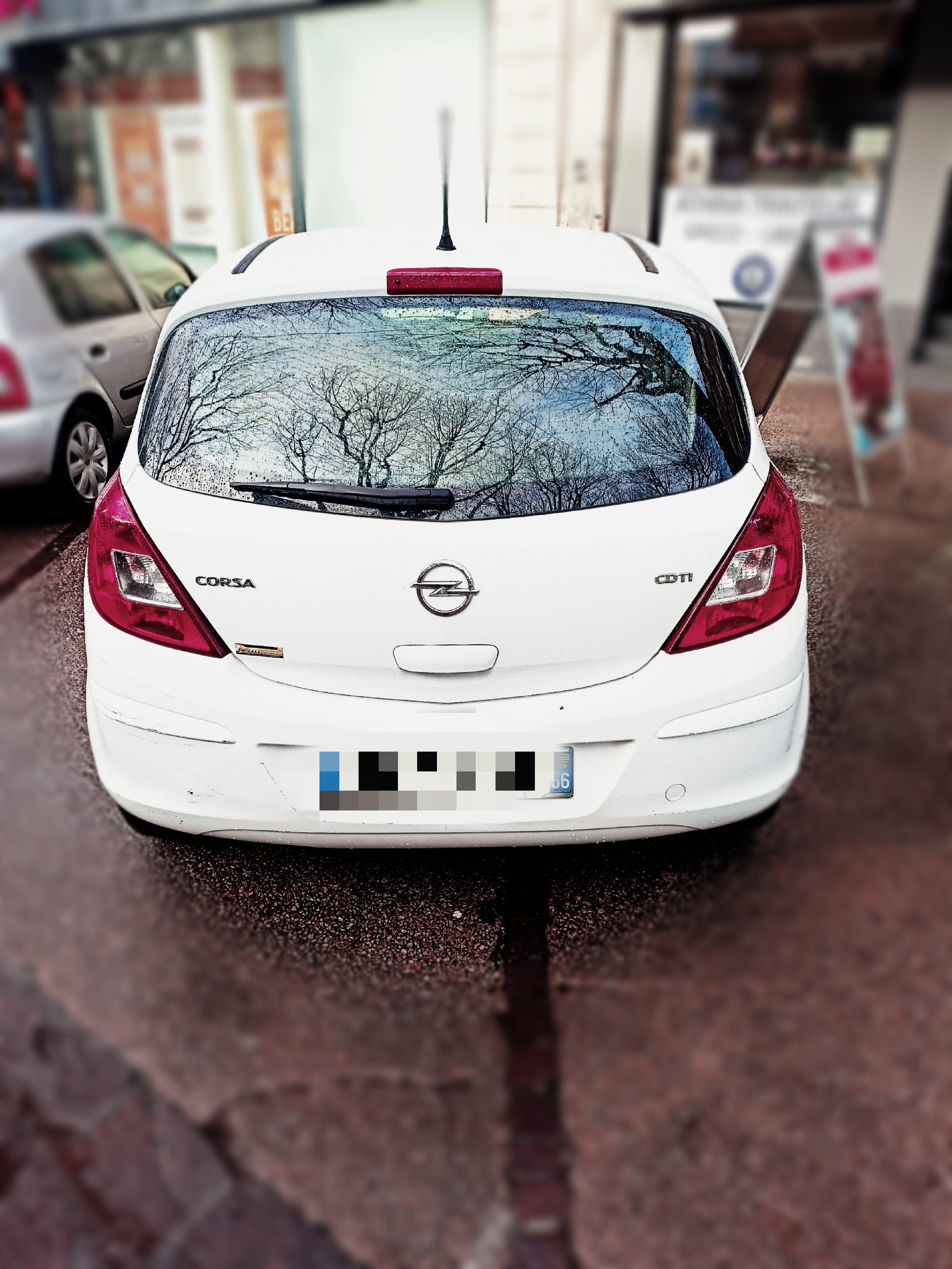 Opel Corsa avec Entrée audio / iPod
