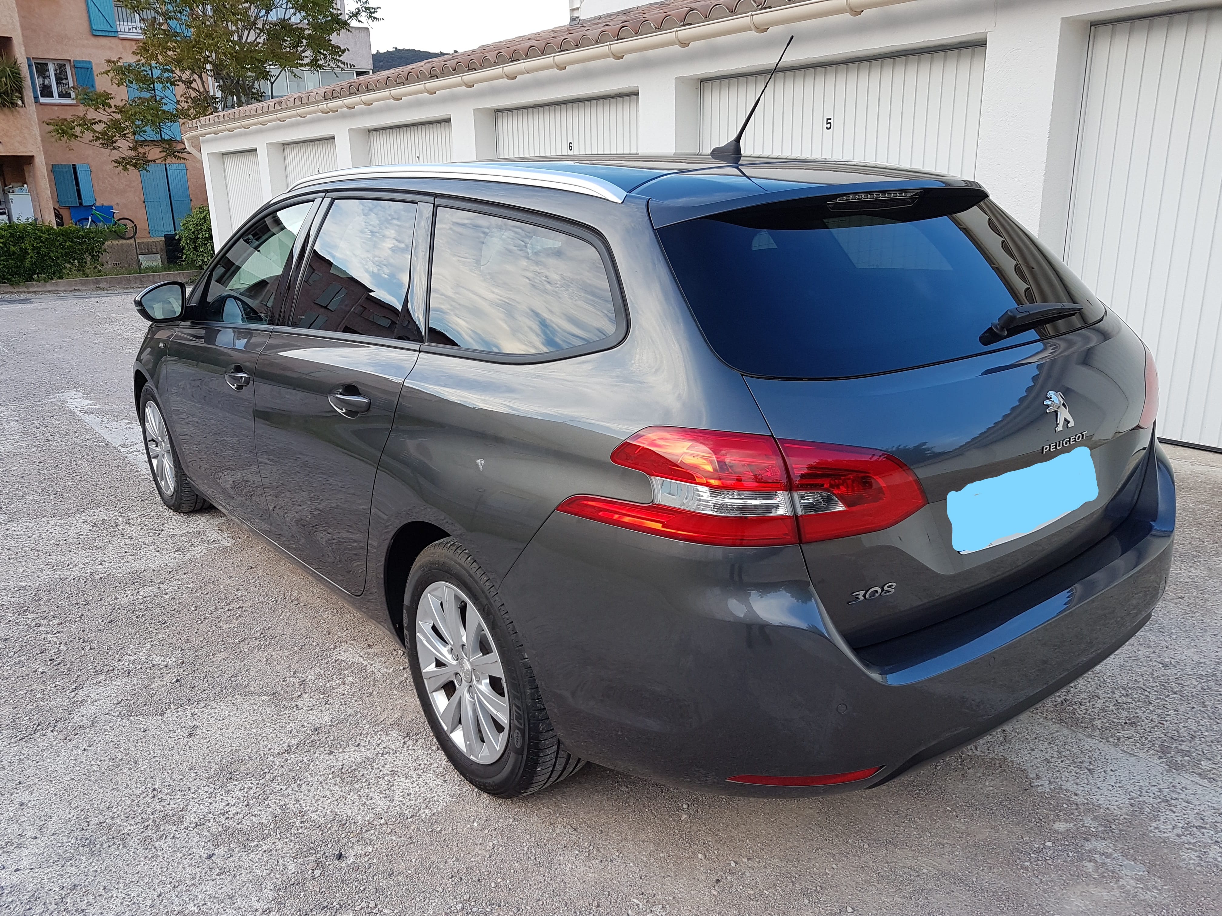 Peugeot 308 SW HDI.BLUE. 1.6 120CV avec Climatisation