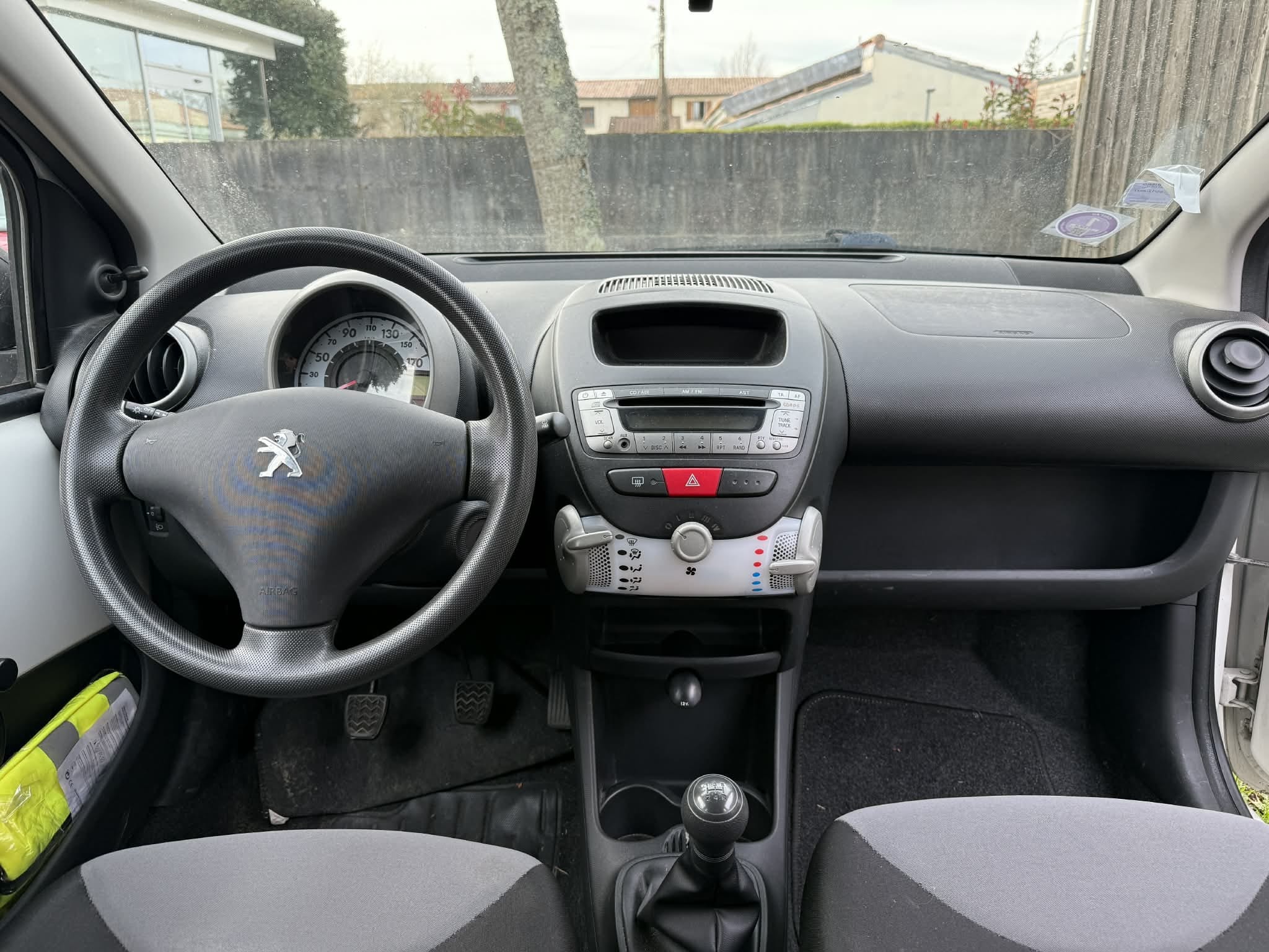 Peugeot 107 avec Entrée audio / iPod