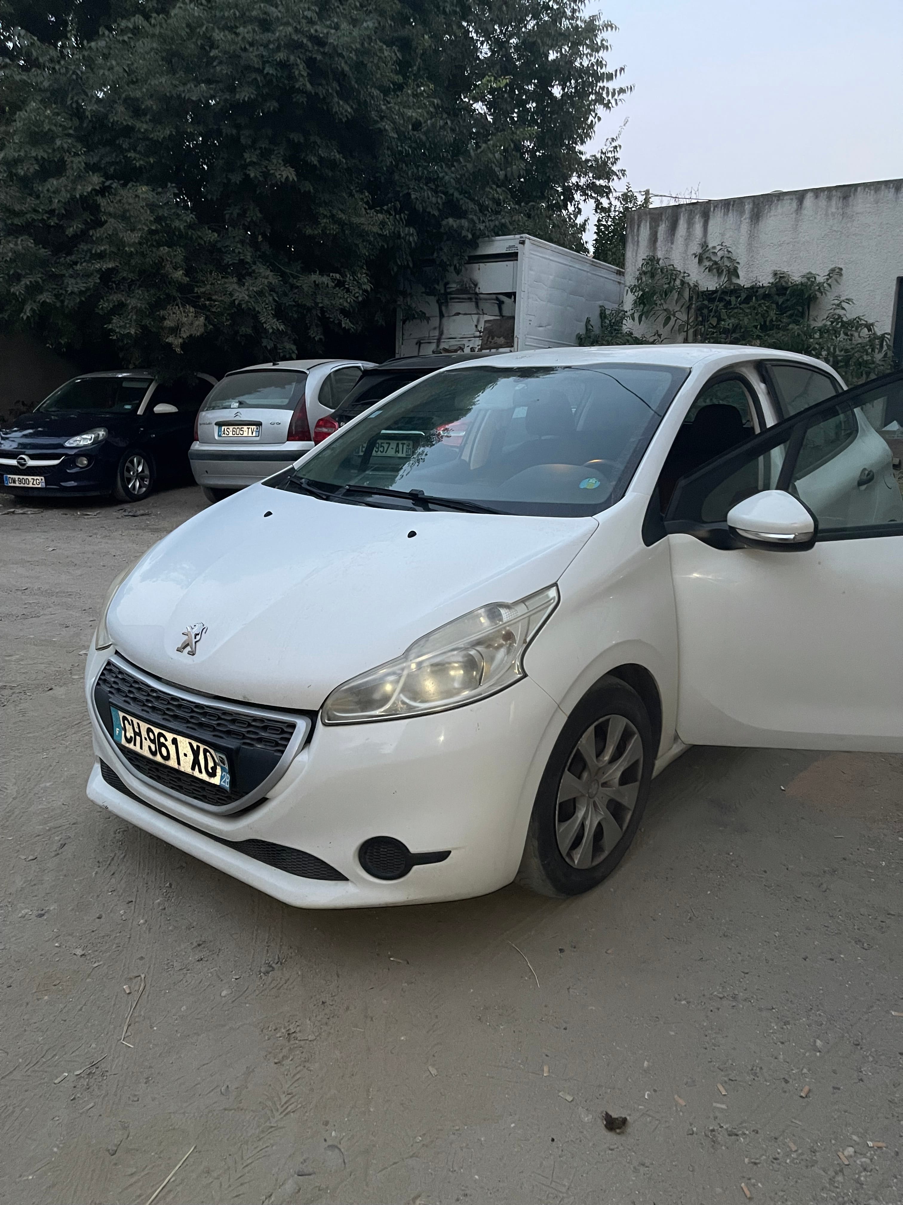 Peugeot 208 Société, 2012, Diesel