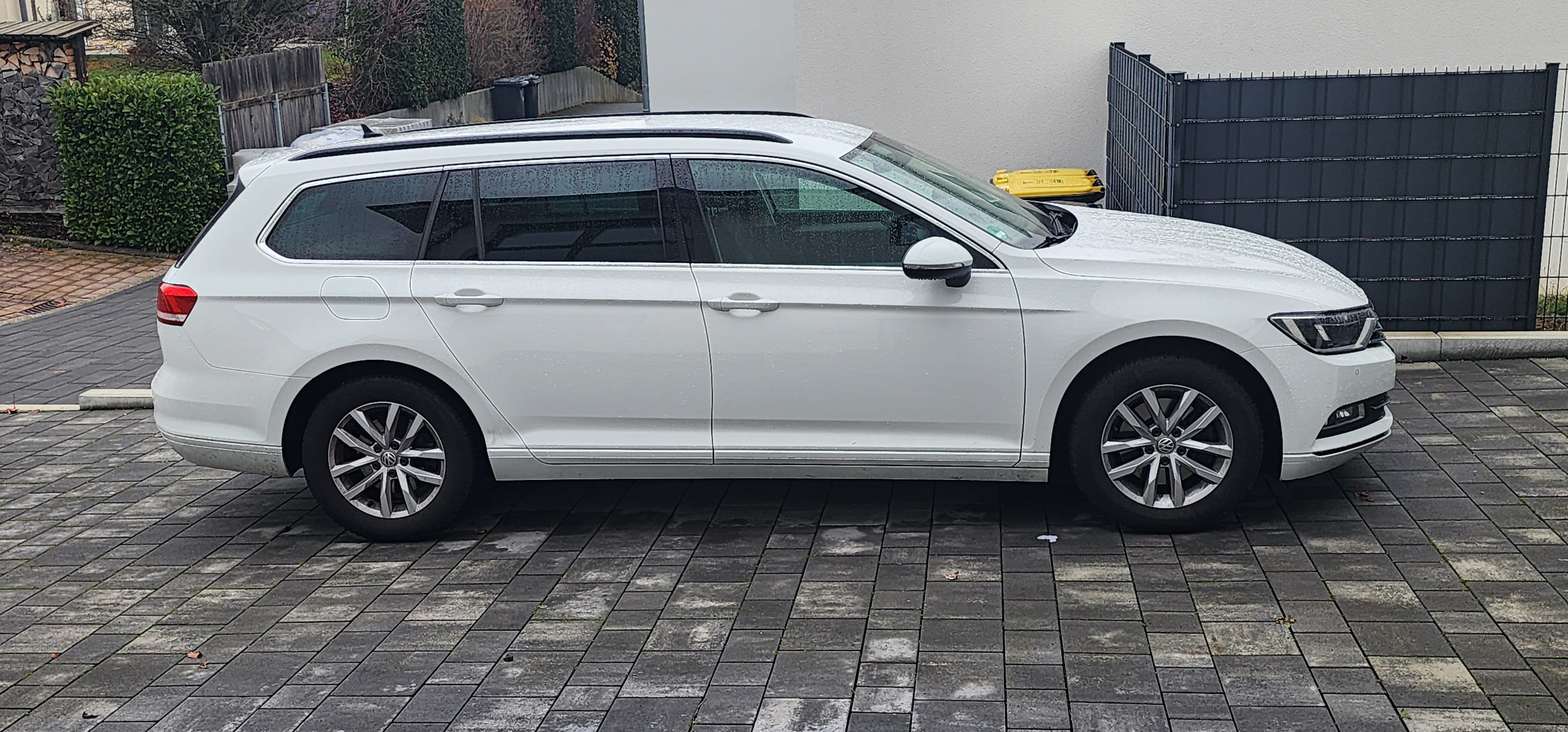 Volkswagen Passat Komfort 2.0 TDI mit Klimaanlage