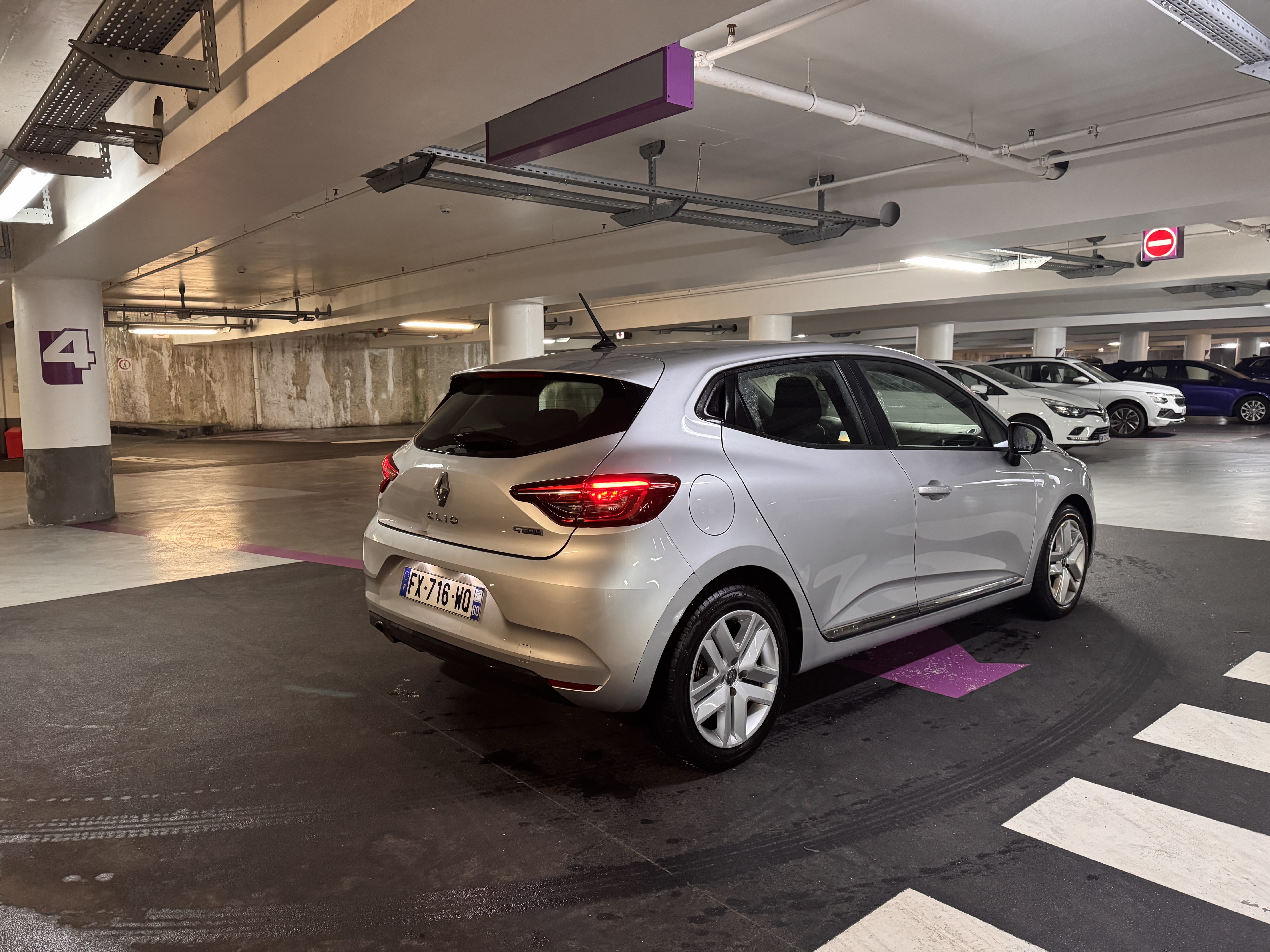 Renault Clio  Louez la Renault Clio 5 – Moderne, Confortable et Connectée !