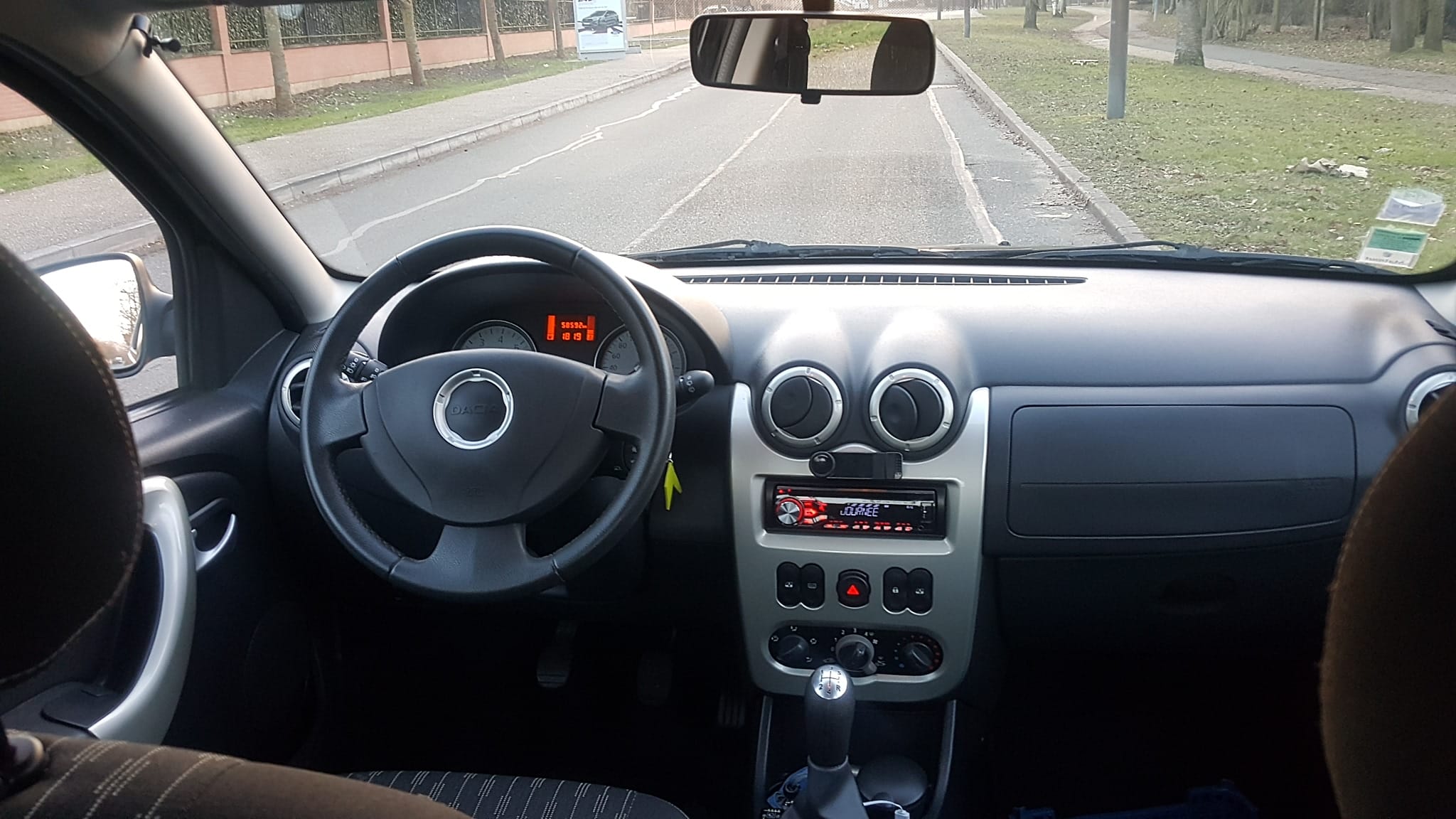 Dacia Sandero Black line 1.4 Mpi avec Entrée audio / iPod