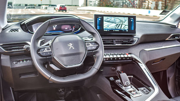 Peugeot 5008 avec GPS