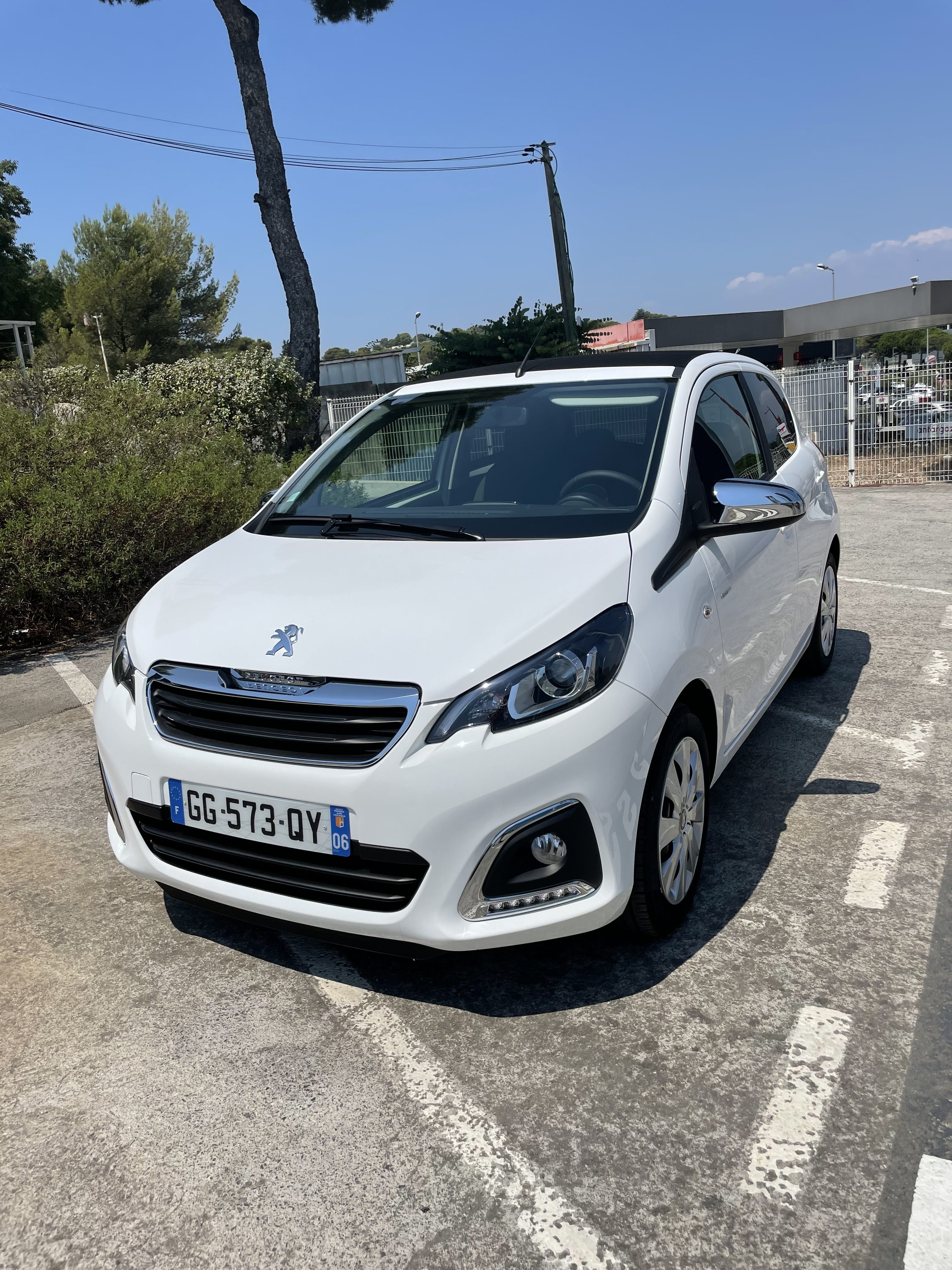 Peugeot 108 Cabriolet, 2022, Essence 98