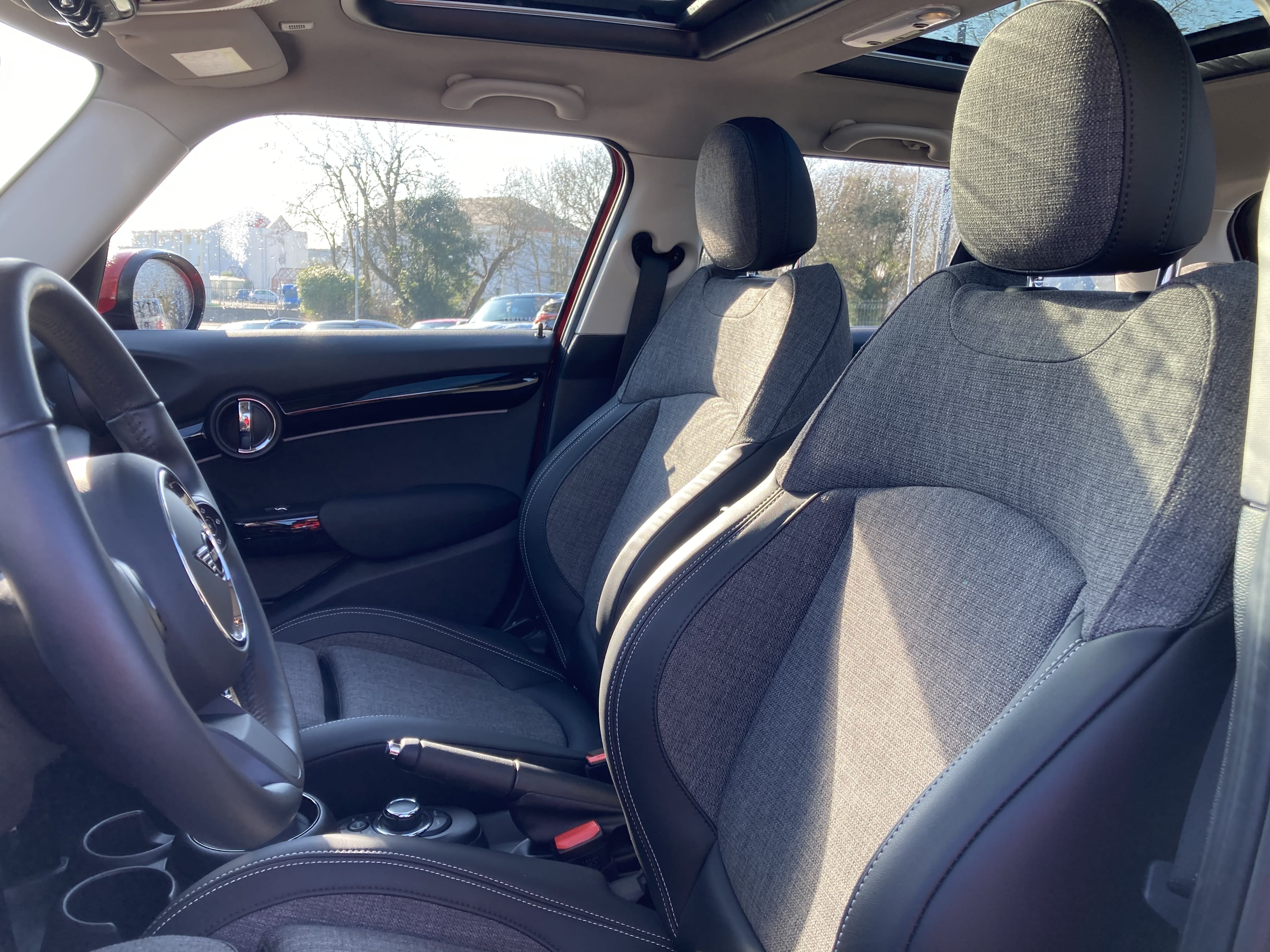 Mini One 5 Portes avec Audio Bluetooth