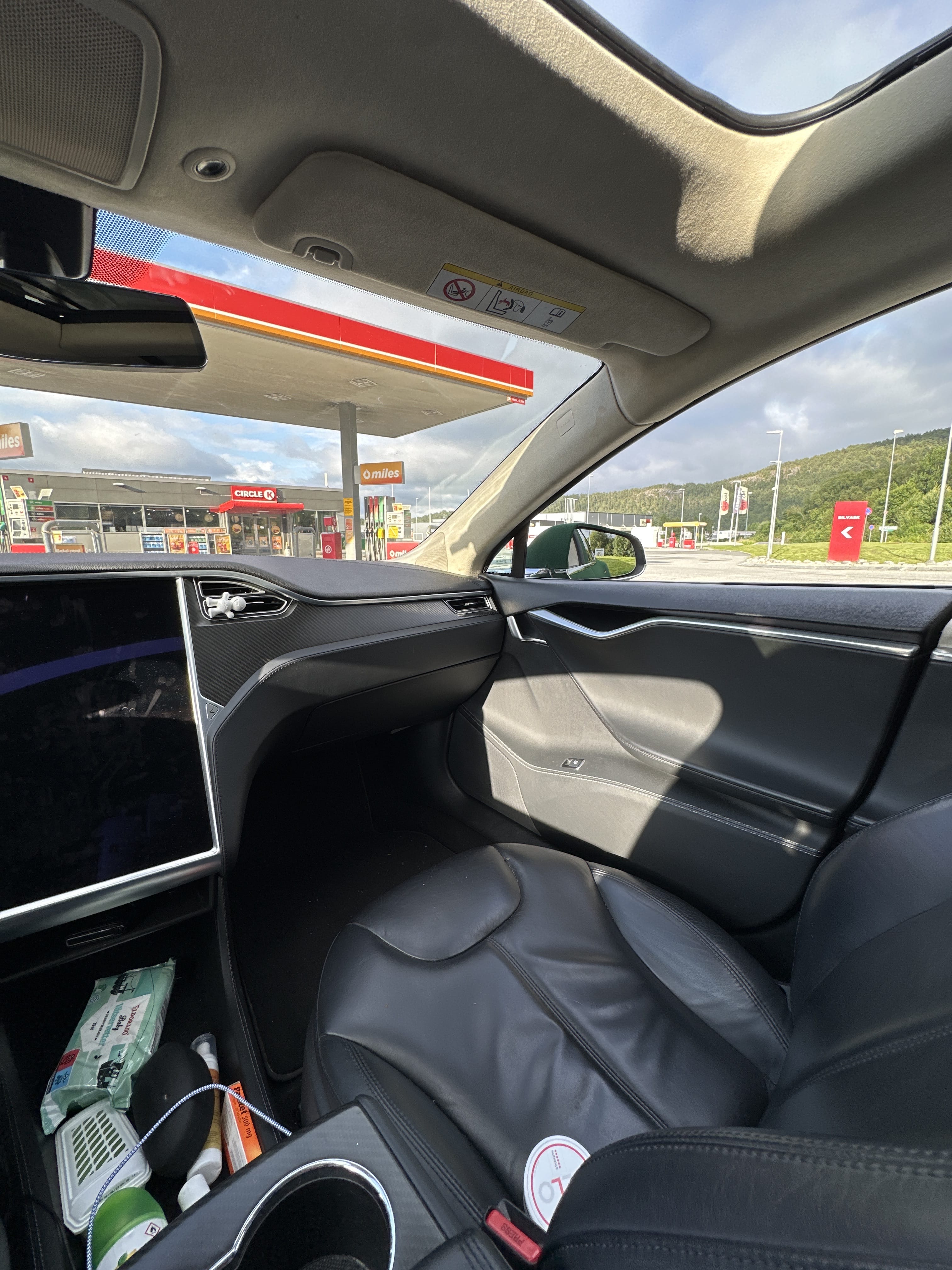 Tesla Model S med Lydinngang