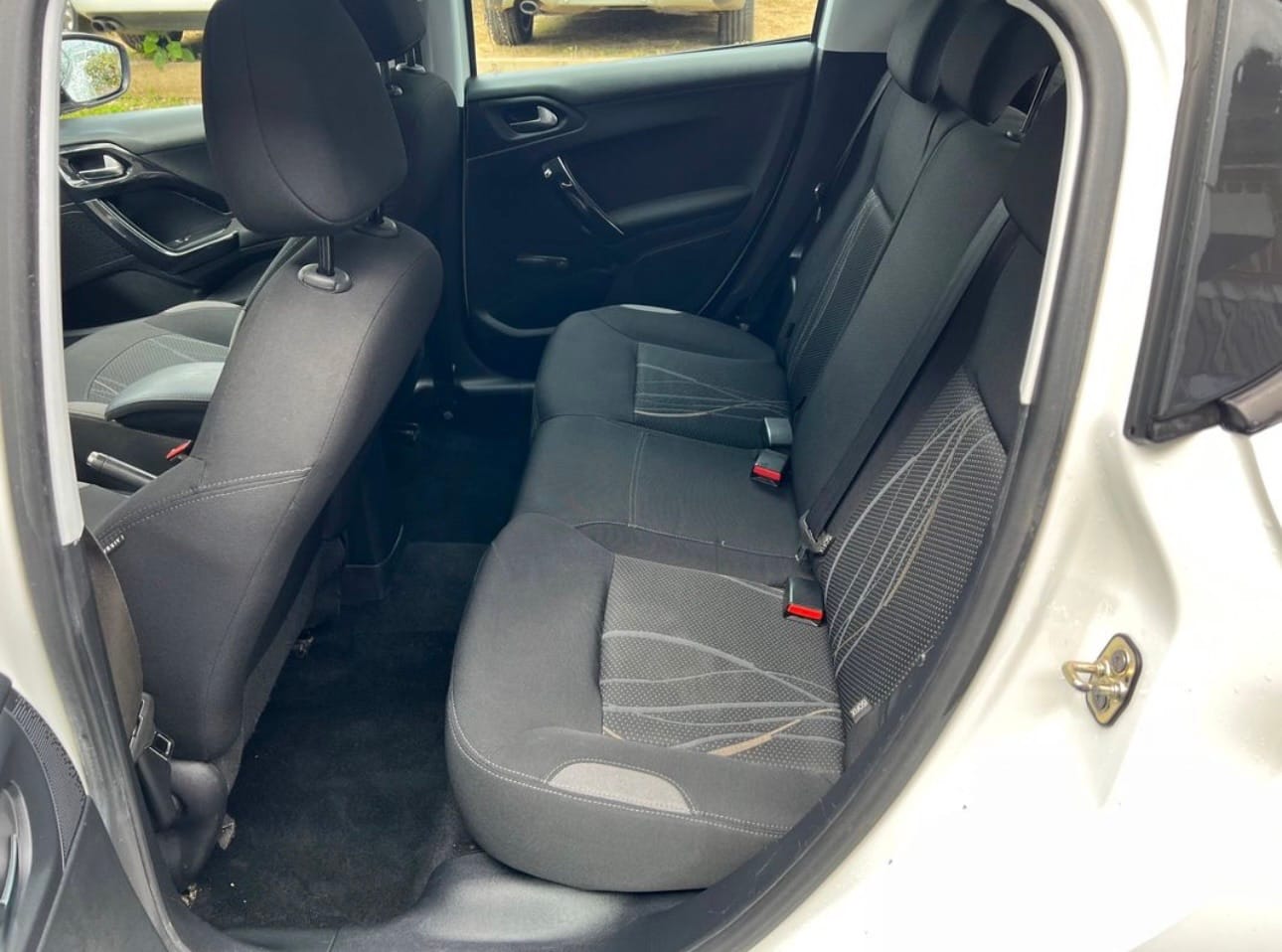 Peugeot 208 1.6 HDi diesel 5 portes avec Audio Bluetooth